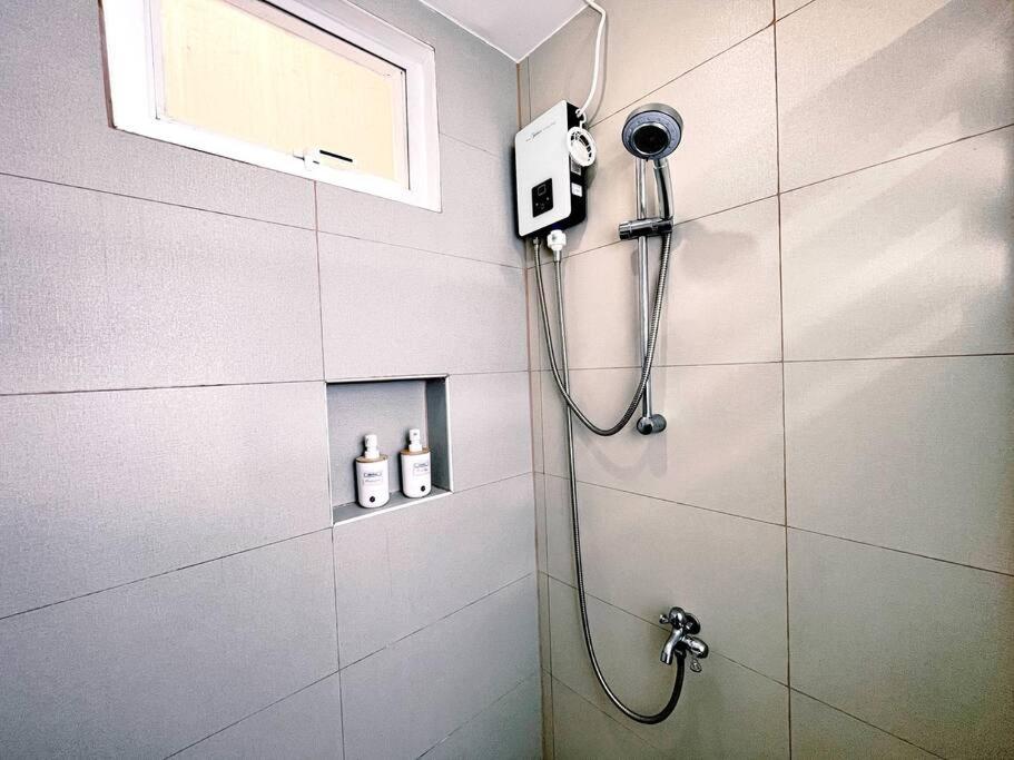 Modern Condo 2 bedroom with balcony - Free Pool & Gym