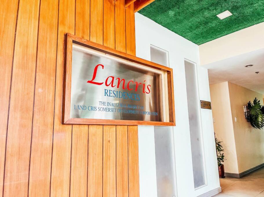 Modern Condo 2 bedroom with balcony - Free Pool & Gym