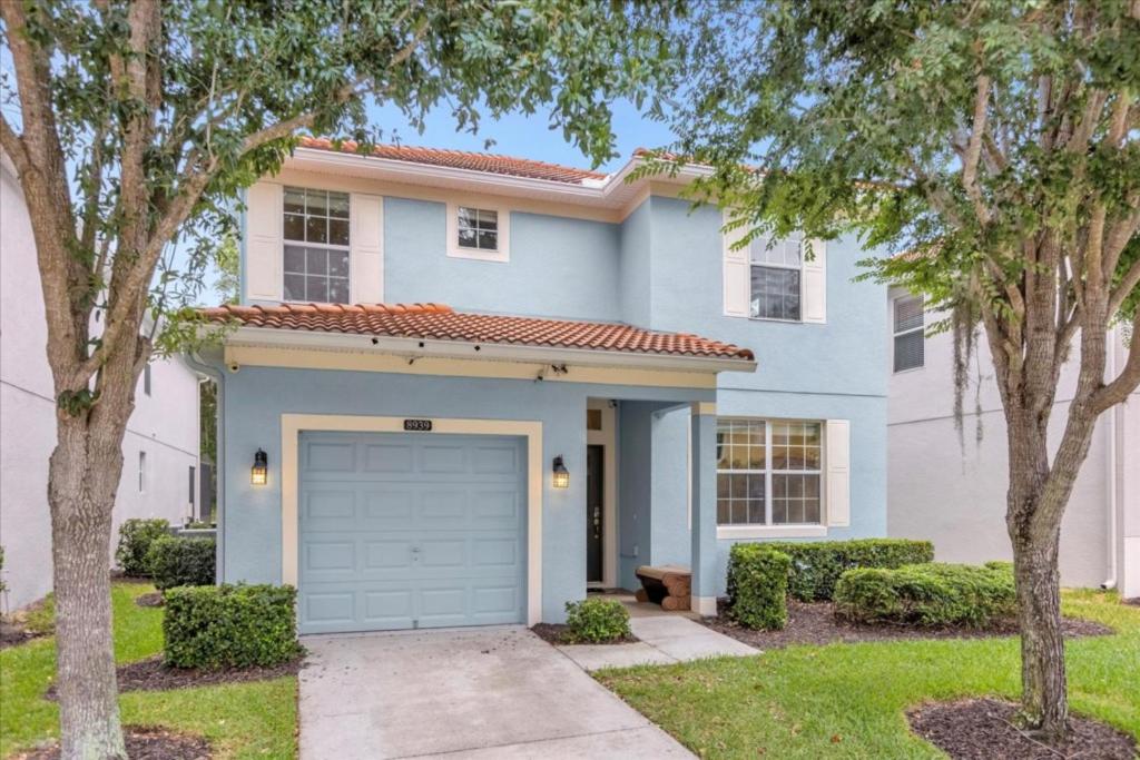 5 Bedrooms- 5 Bathrooms- Paradise Palms8939Cp view 3