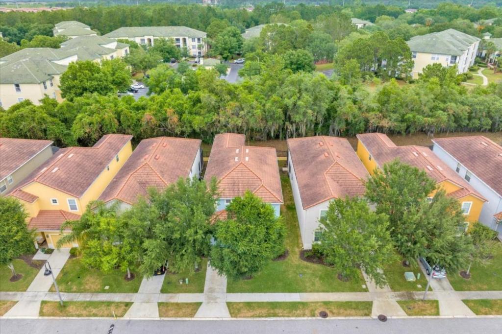 5 Bedrooms- 5 Bathrooms- Paradise Palms8939Cp view 4