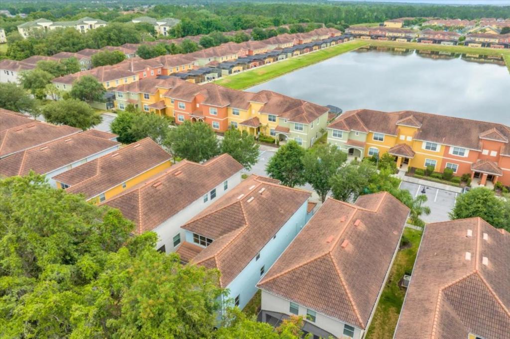 5 Bedrooms- 5 Bathrooms- Paradise Palms8939Cp view 5