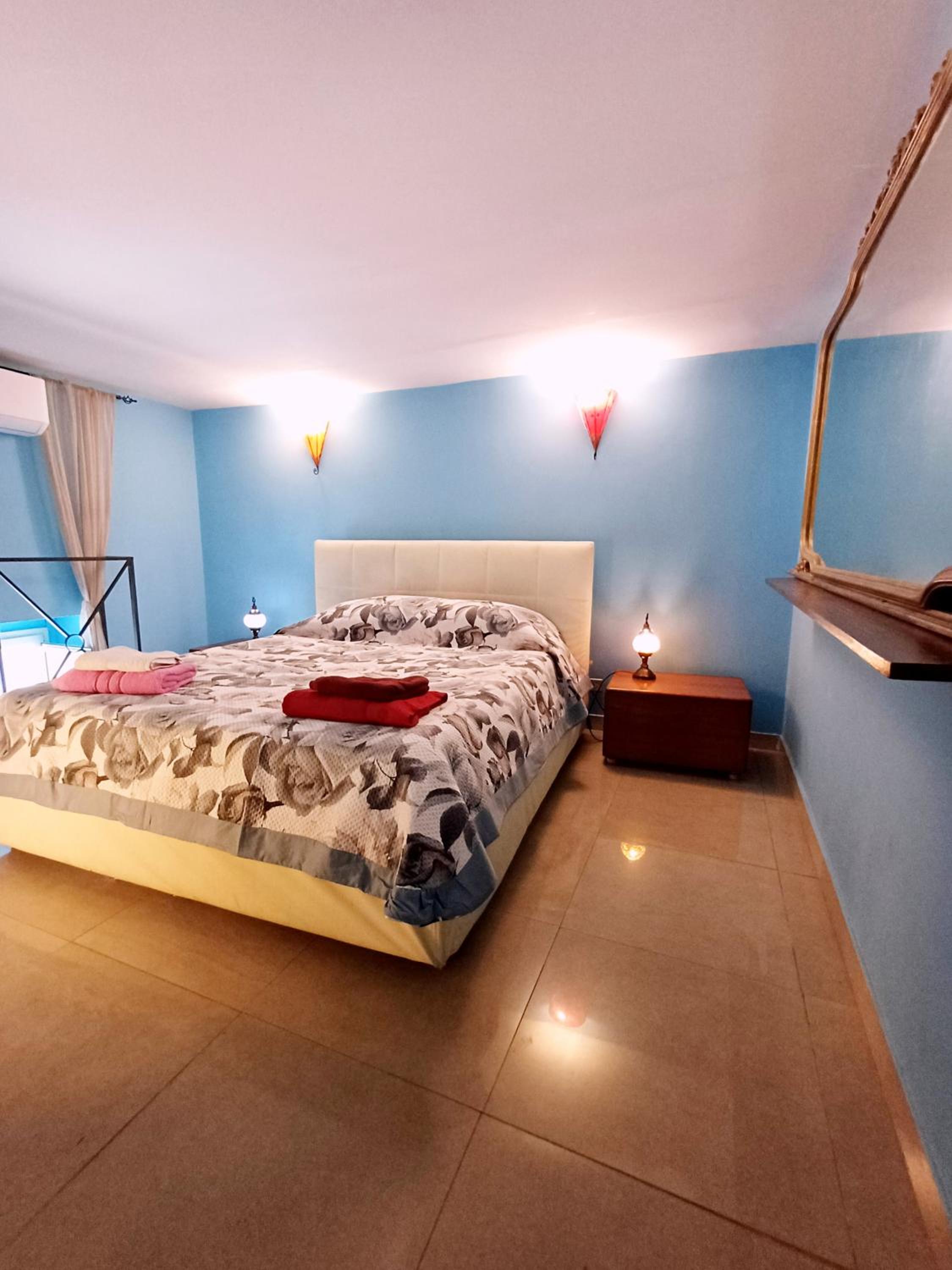 GoldenCube Guest House