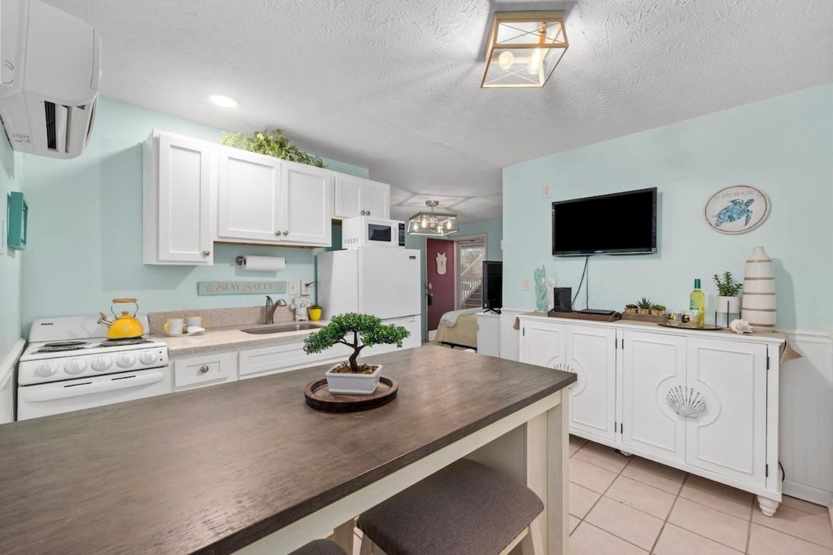 Cherry Grove efficiency just steps from the beach view 3