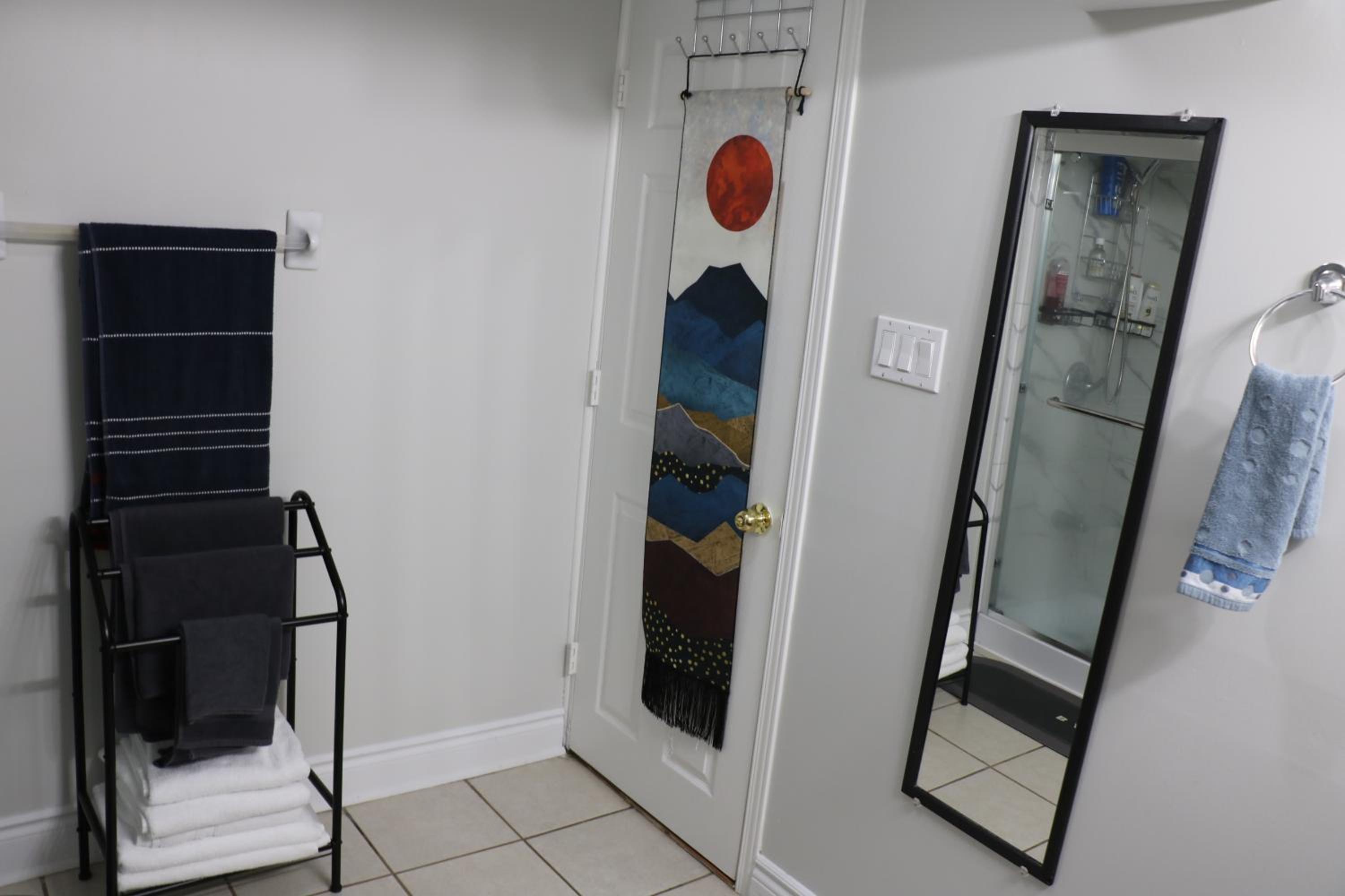 Your Own Suite-Modern Charm Hideaway Near Tor Airpt