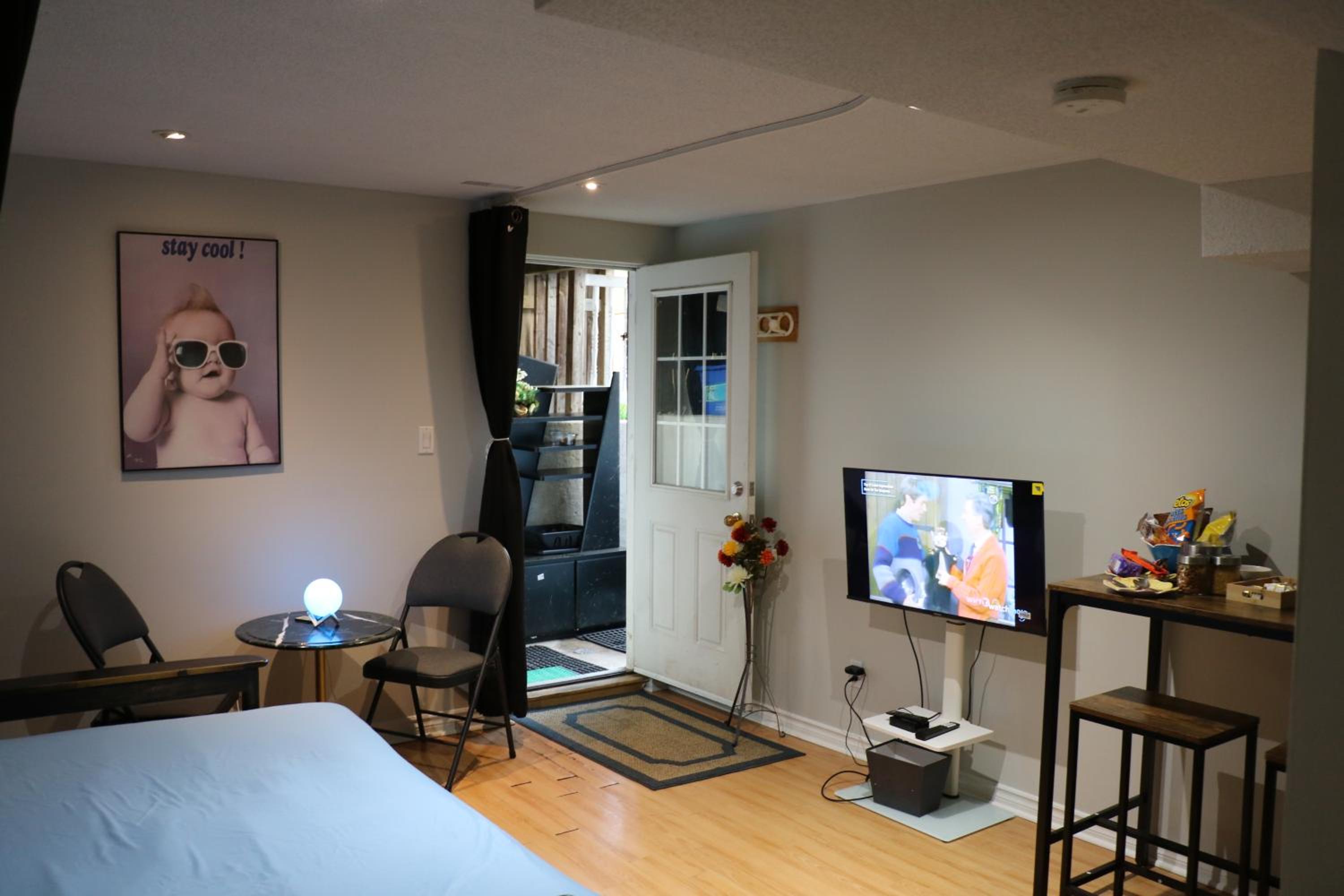 Your Own Suite-Modern Charm Hideaway Near Tor Airpt