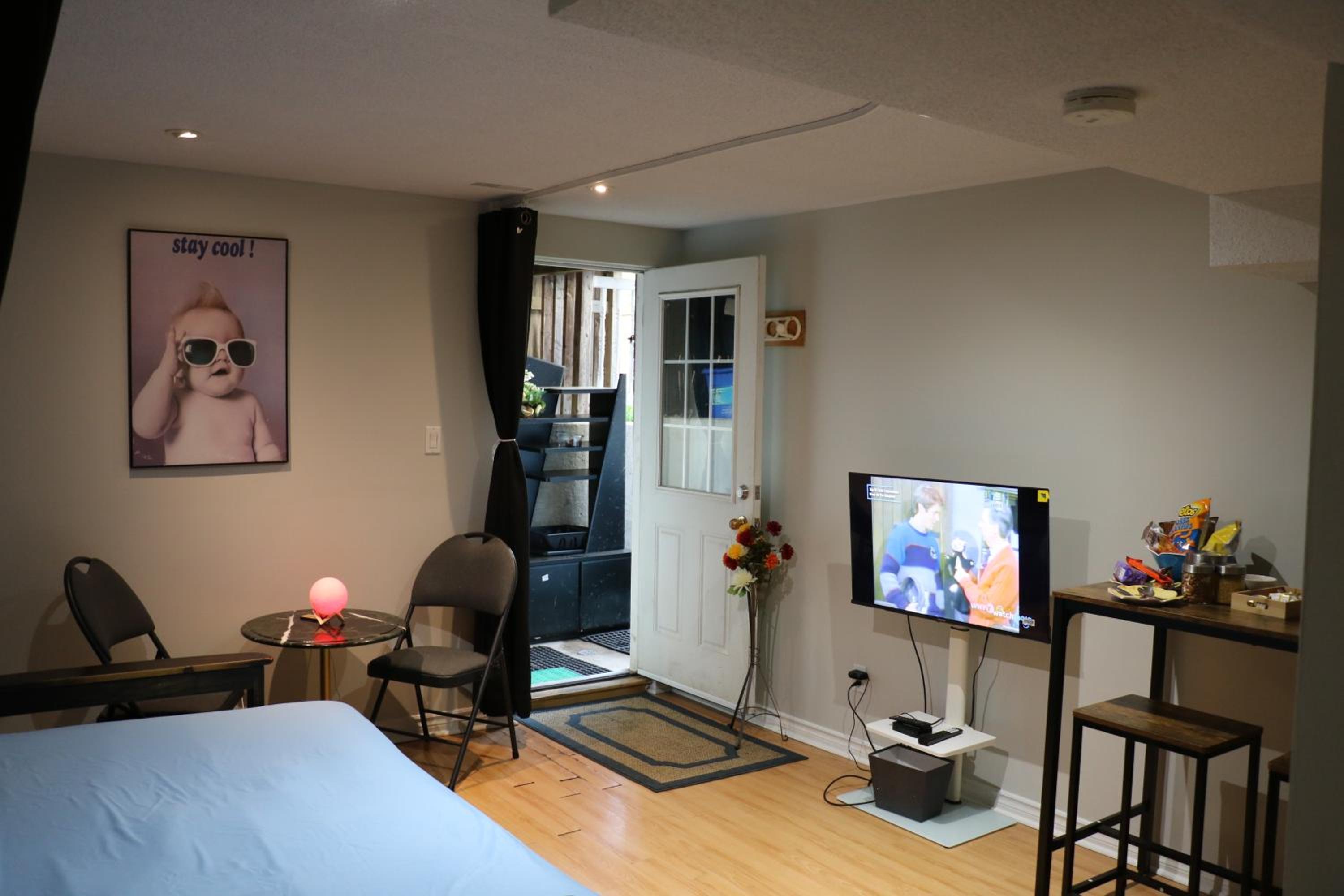 Your Own Suite-Modern Charm Hideaway Near Tor Airpt