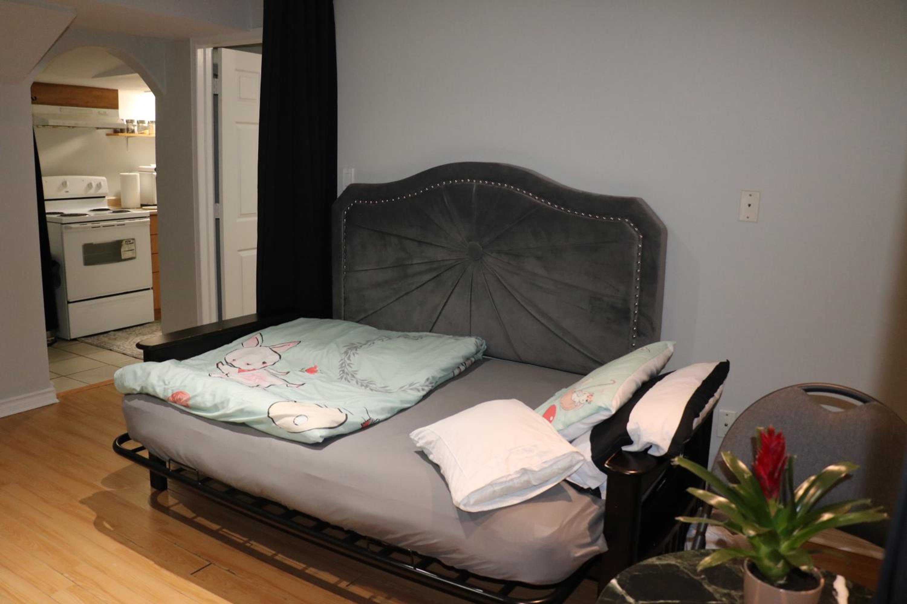 Your Own Suite-Modern Charm Hideaway Near Tor Airpt