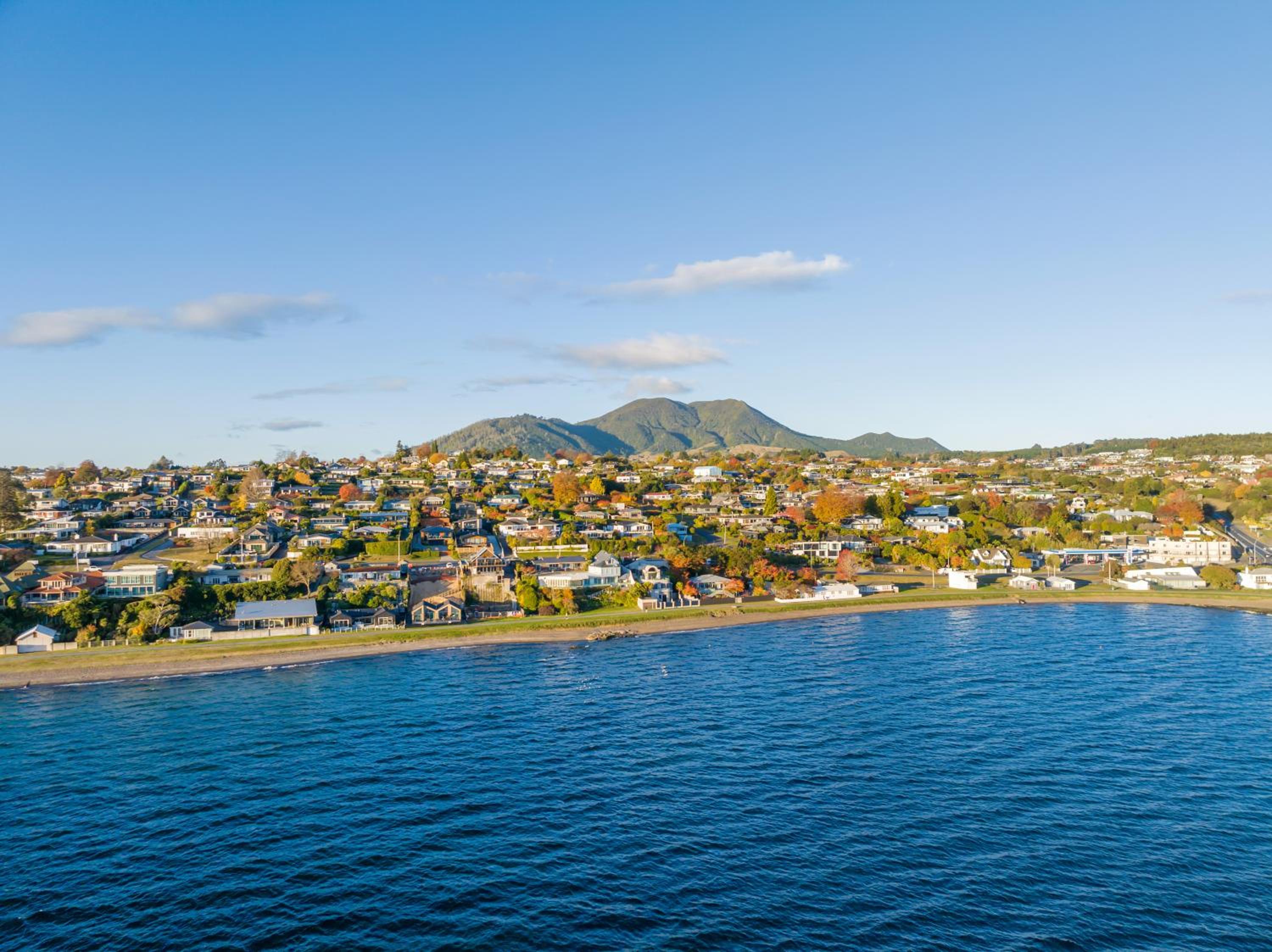 Roam Taupo Lakefront Combined Units 1&2 view 2