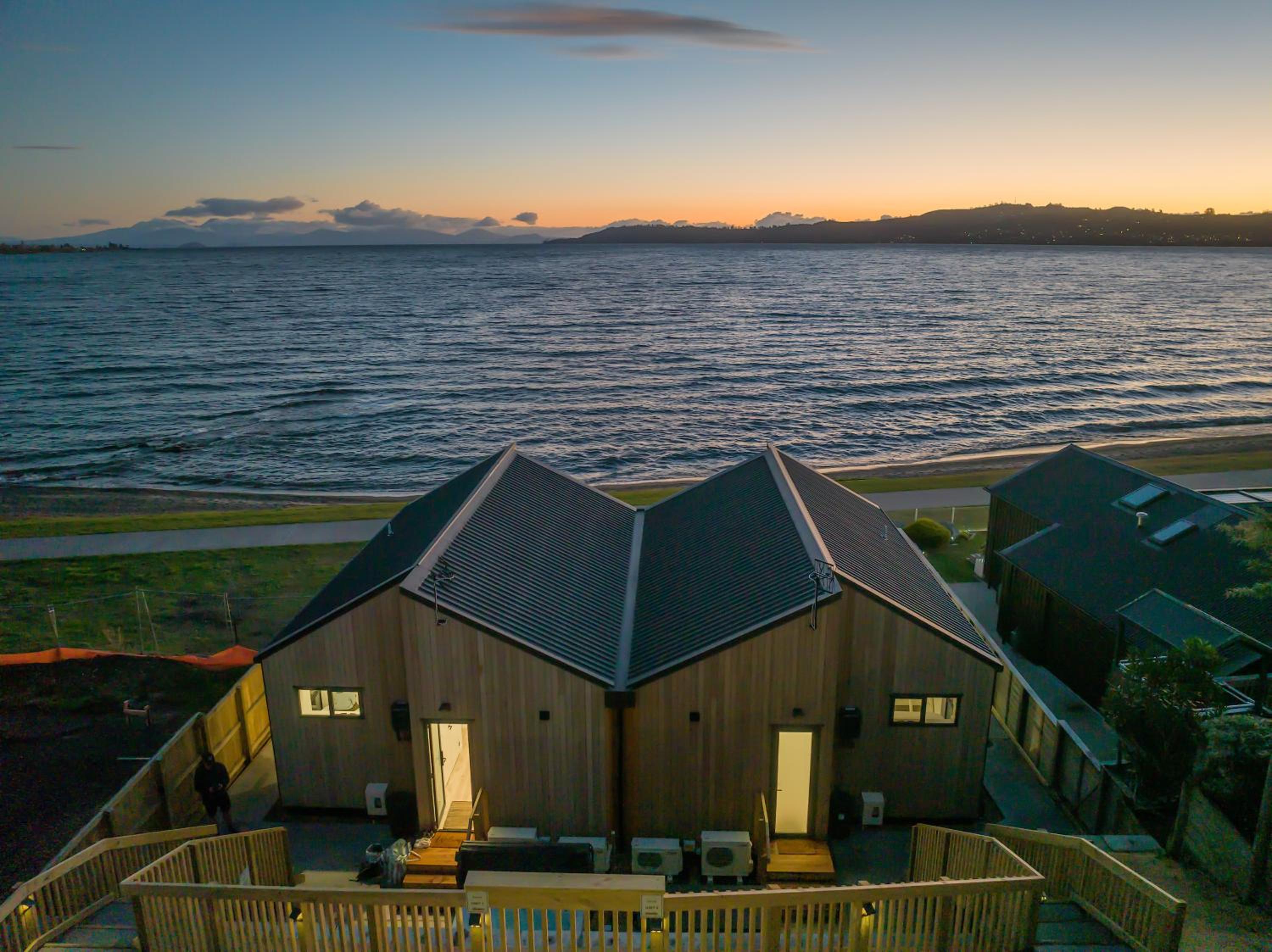 Taupo Vacations - Premium Lakefront Unit Spa Pool - Property Image 4