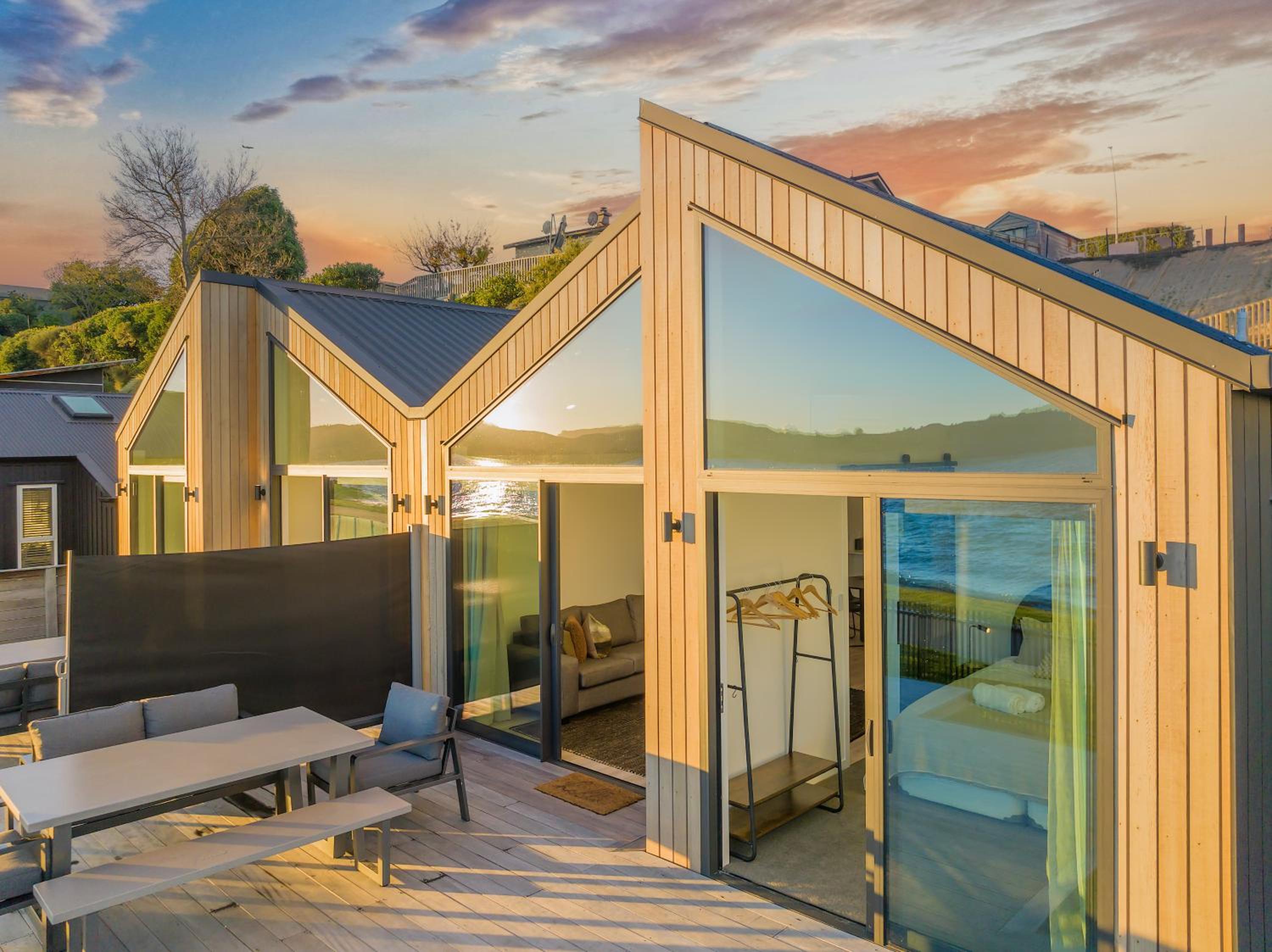 Taupo Vacations - Premium Lakefront Unit Spa Pool - Property Image 6