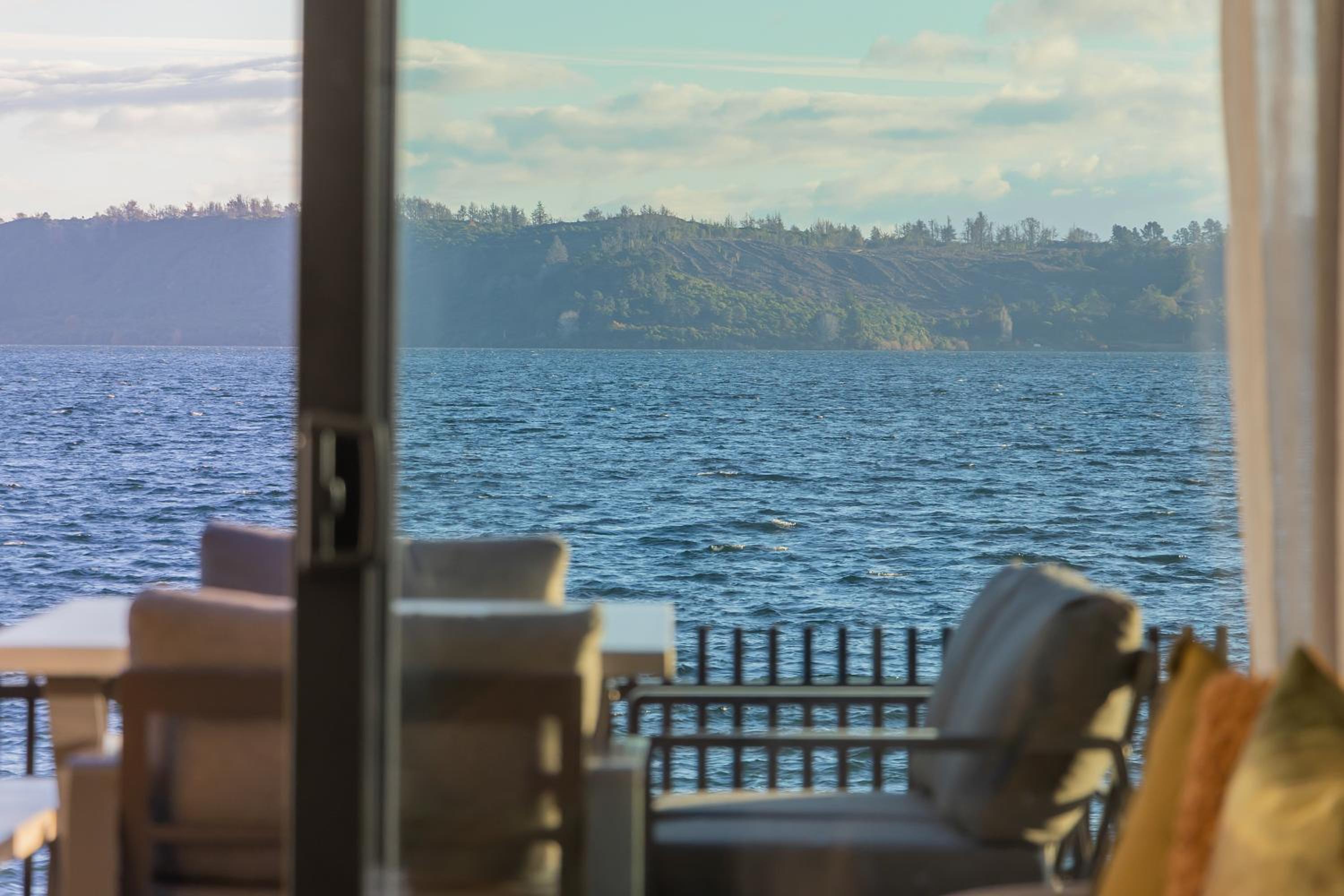 Taupo Vacations - Premium Lakefront Unit Spa Pool - Property Image 10
