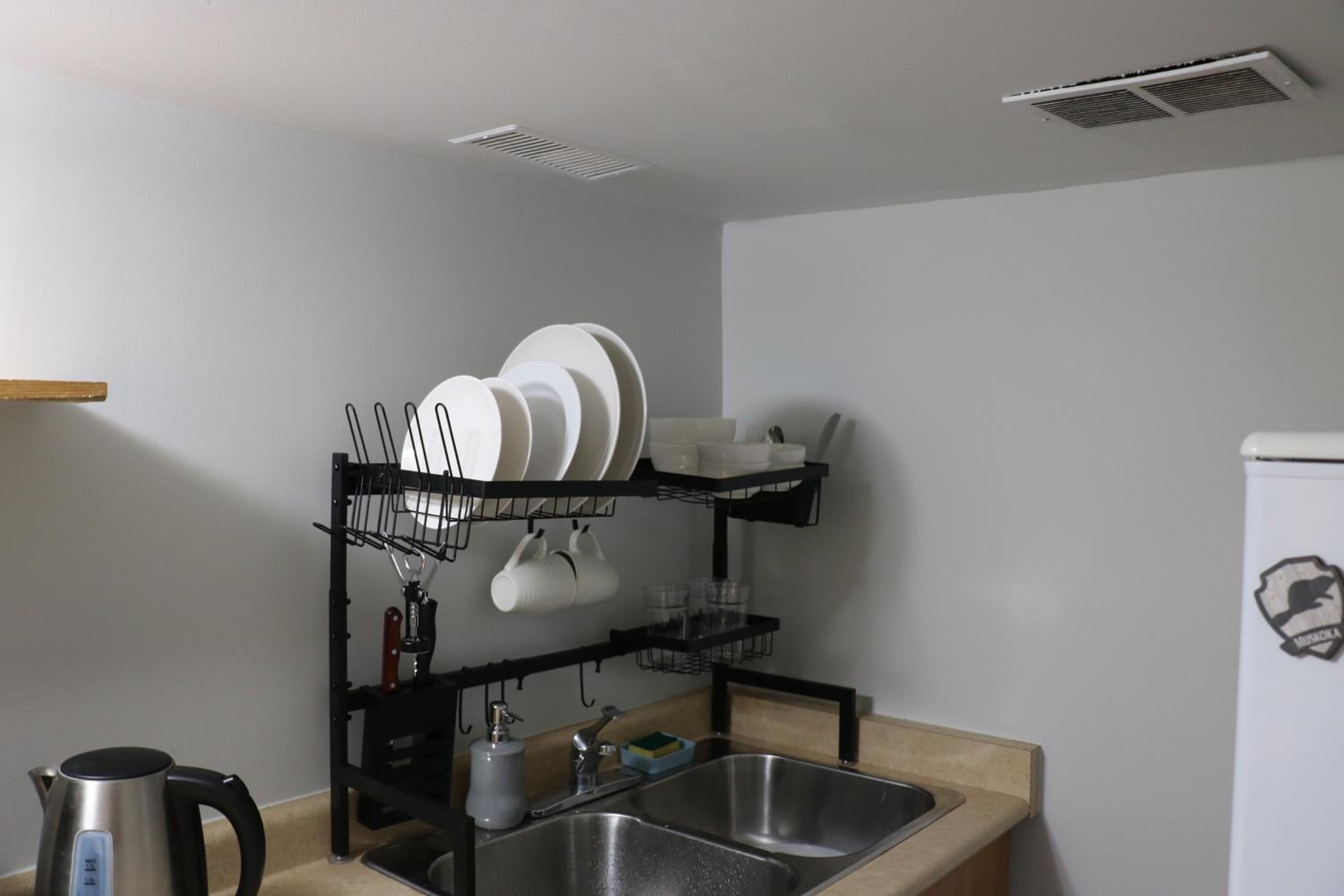 Your Own Suite-Modern Charm Hideaway Near Tor Airpt