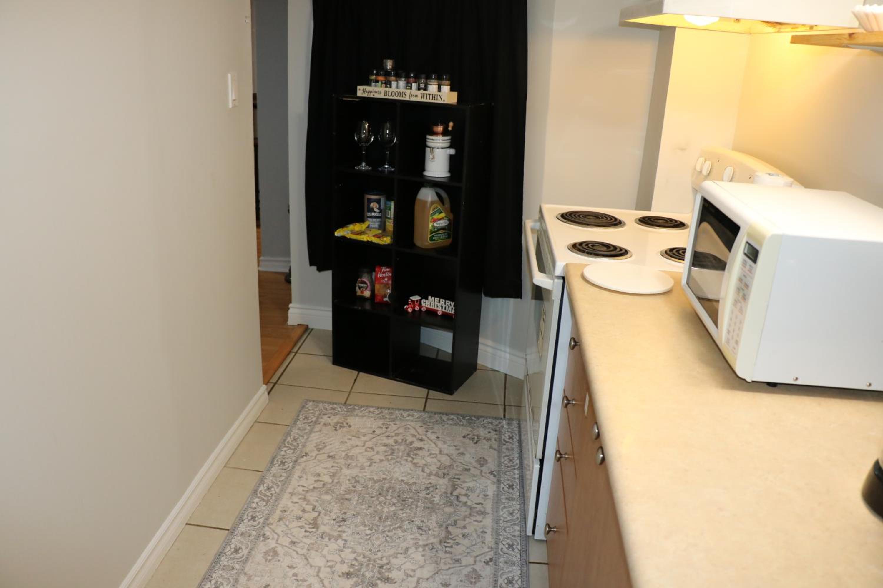 Your Own Suite-Modern Charm Hideaway Near Tor Airpt