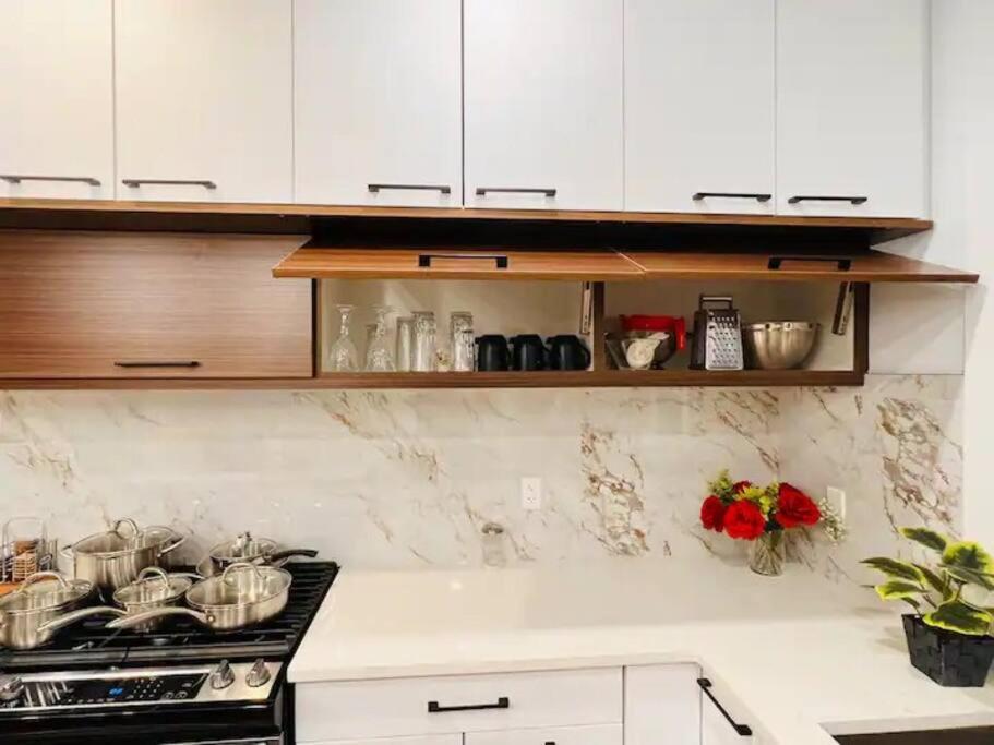 M19 Stylish Modern Downtown Home