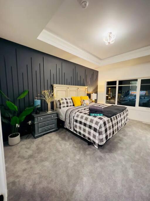 M19 Stylish Modern Downtown Home