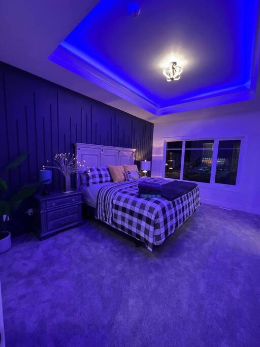 M19 Stylish Modern Downtown Home