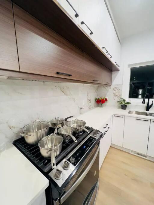 M19 Stylish Modern Downtown Home