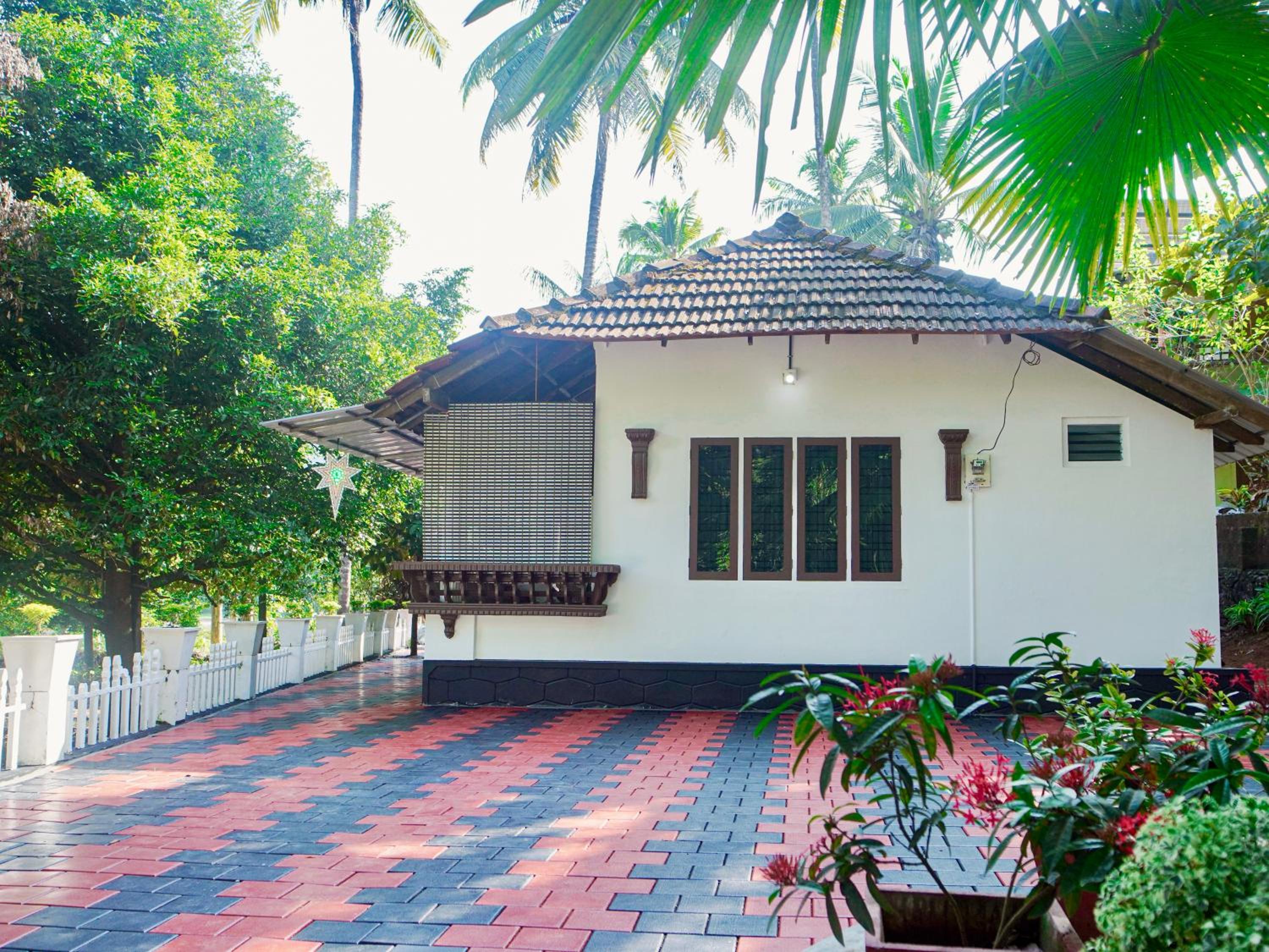 Sanctuary View Homestay Thattekad view 5