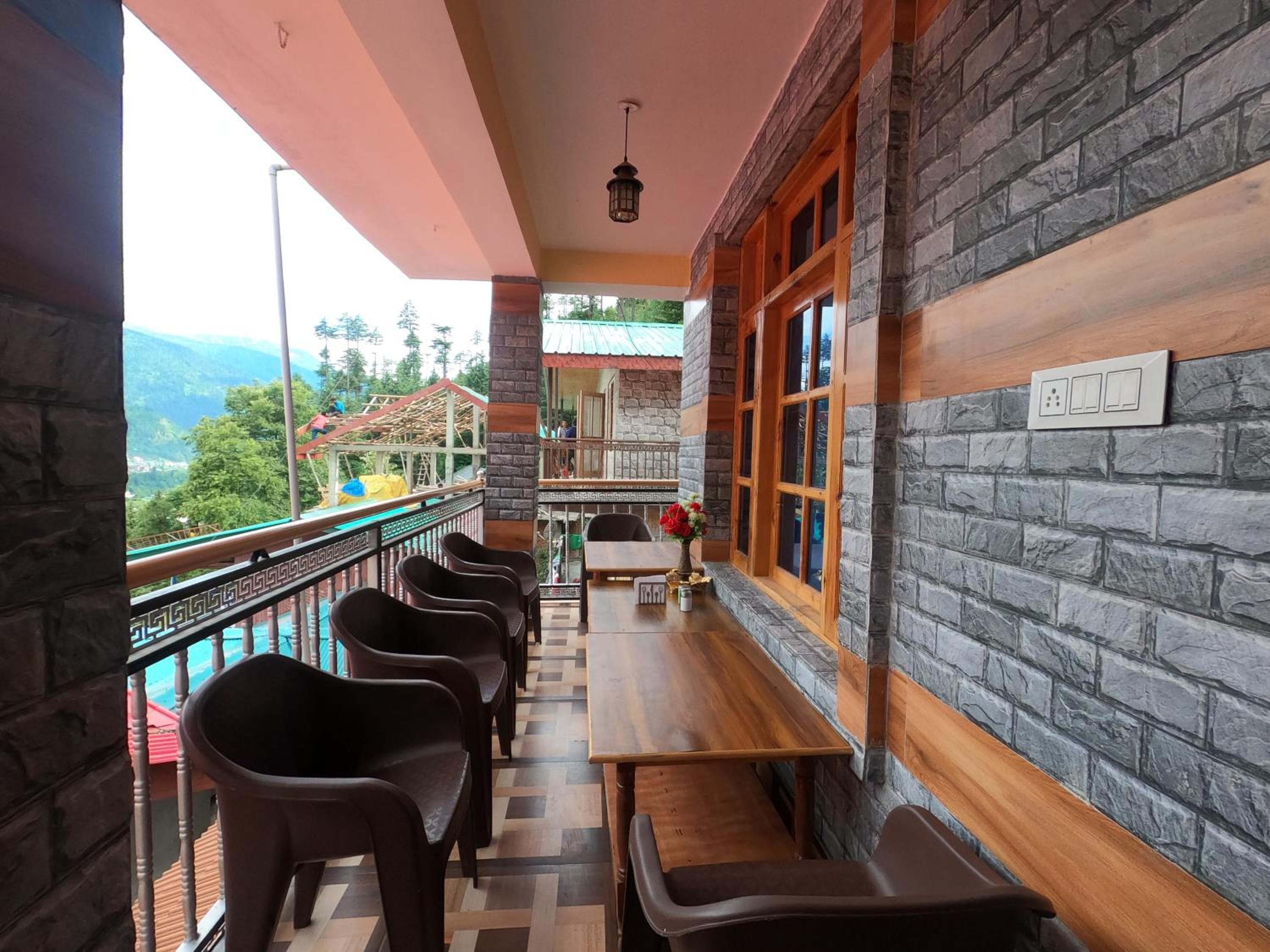 Himalayan homestay manali view 2