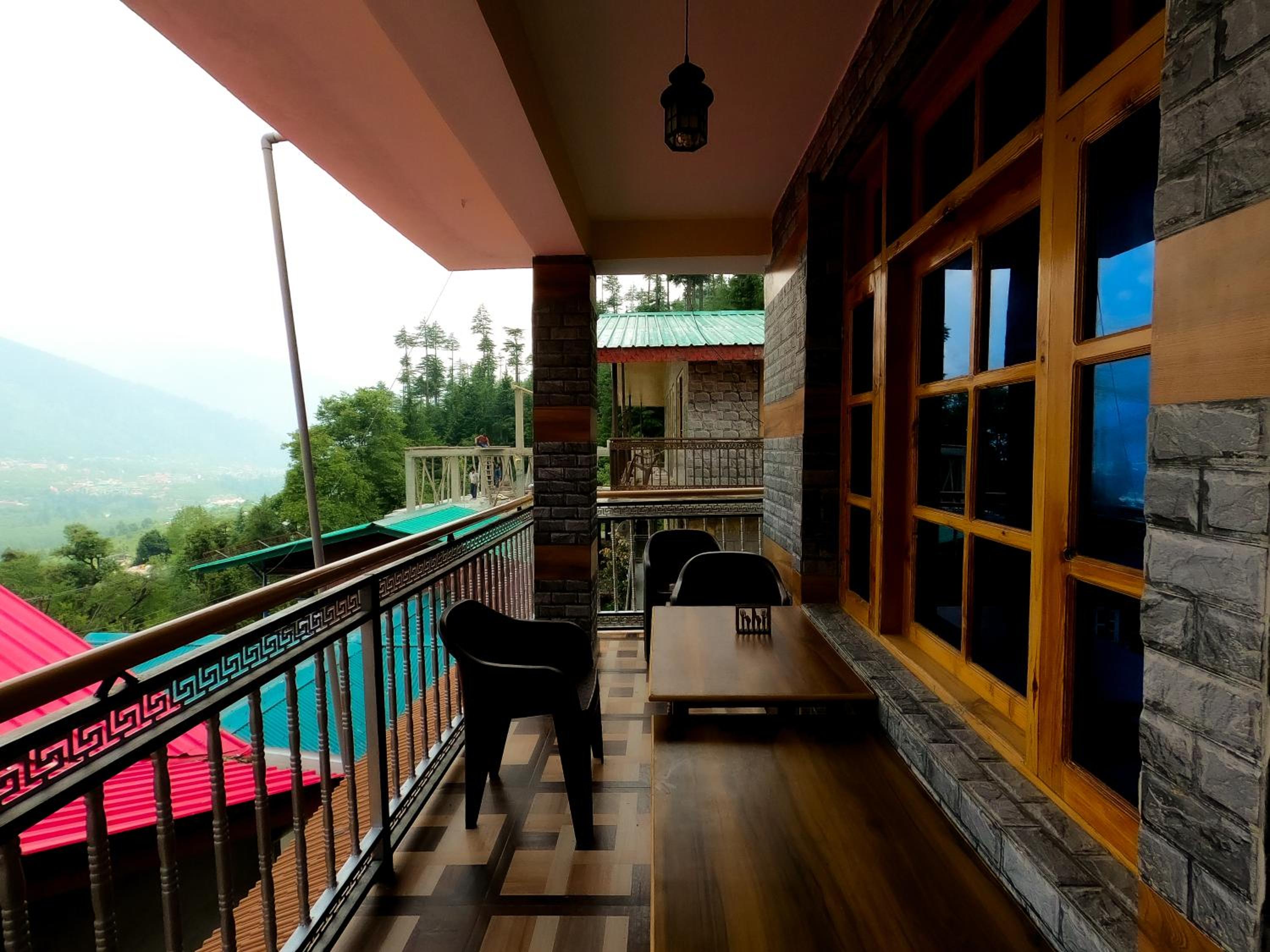 Himalayan homestay manali view 3