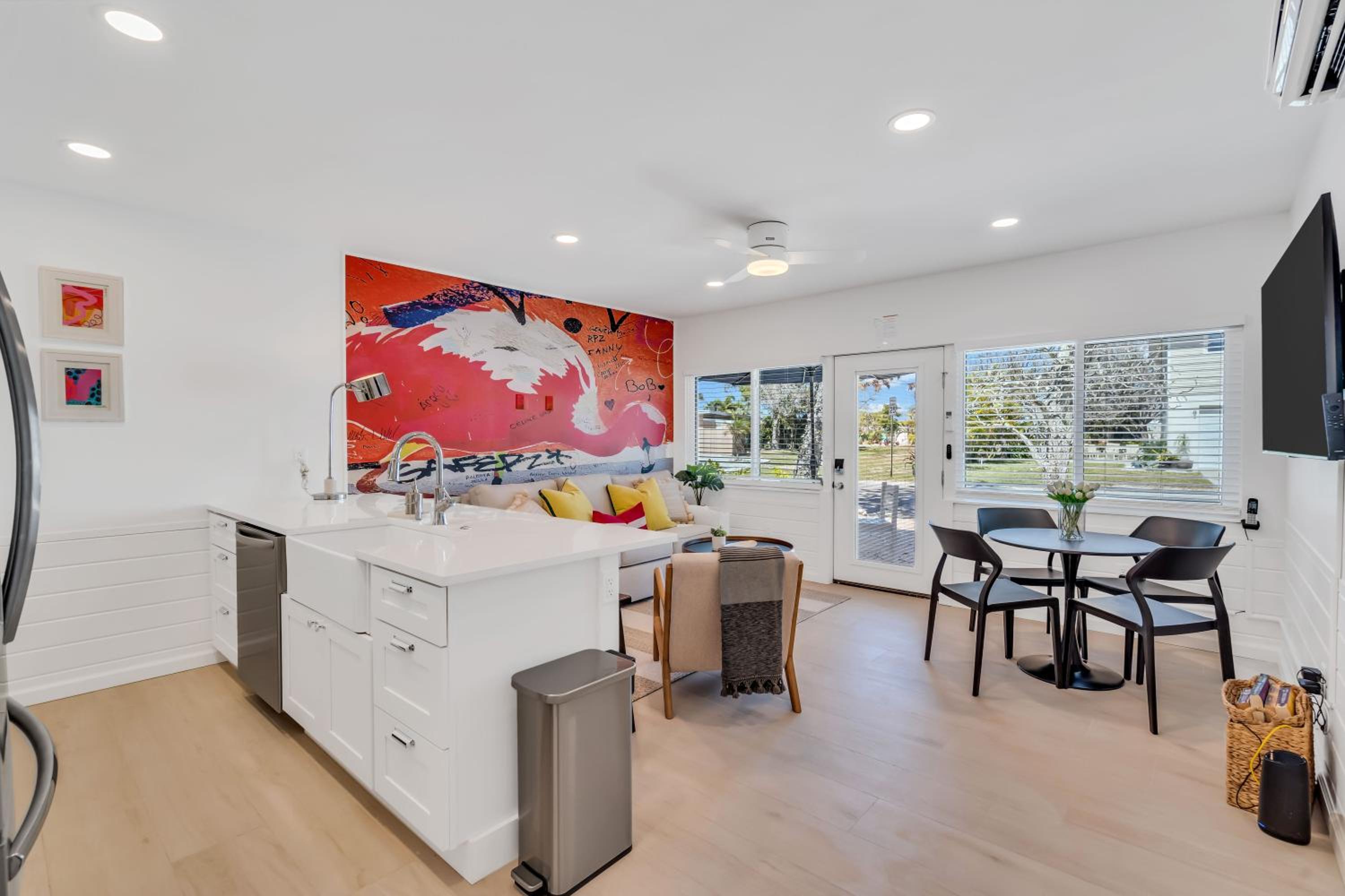 Summer specials! Just 3 blocks to AMI beaches! view 5