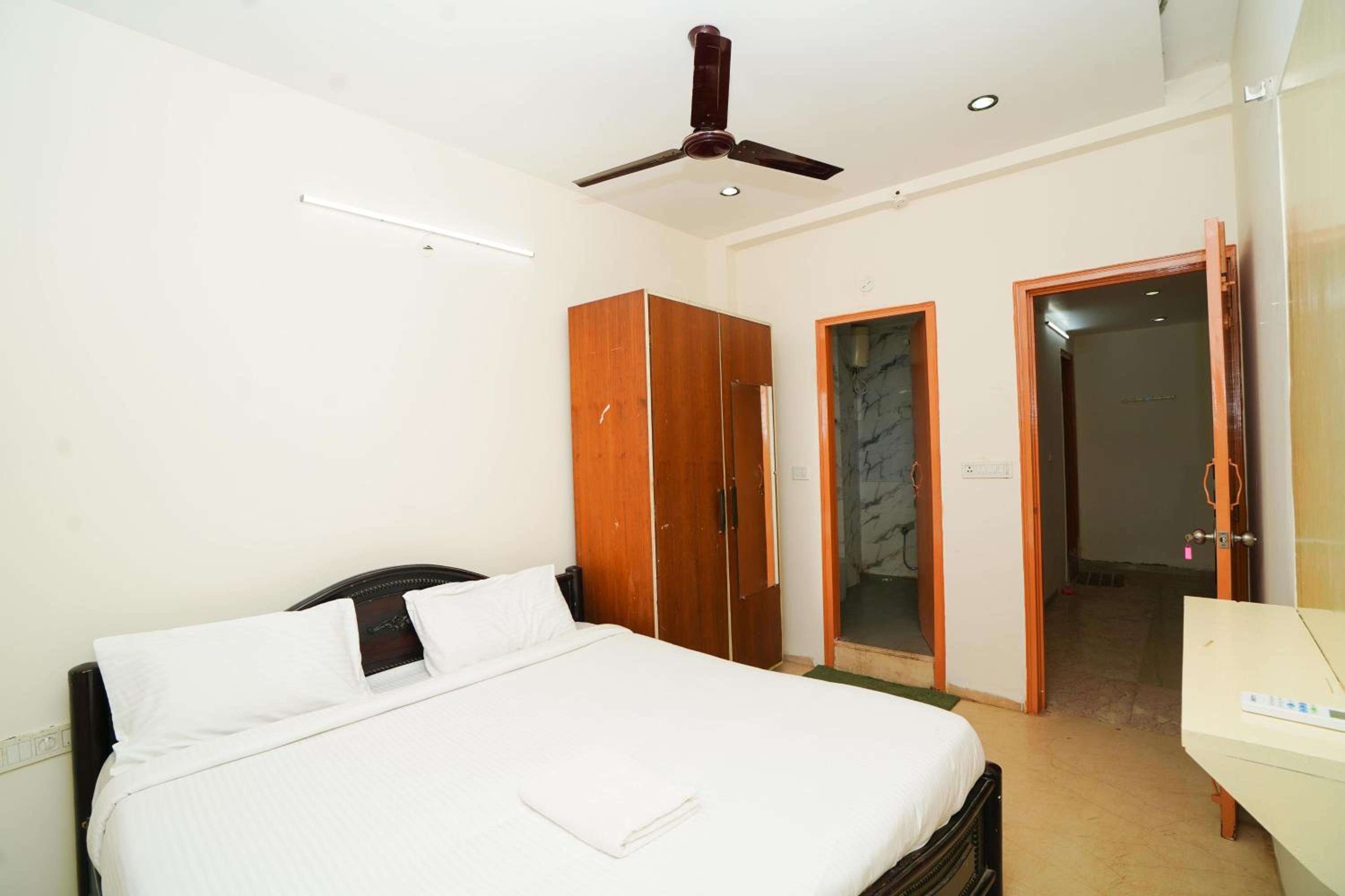 Golden Villa - Duplex House With Private Theater - Near To Alipiri And Bhudevi TTD Ticket Counter And Kapilateertham view 5
