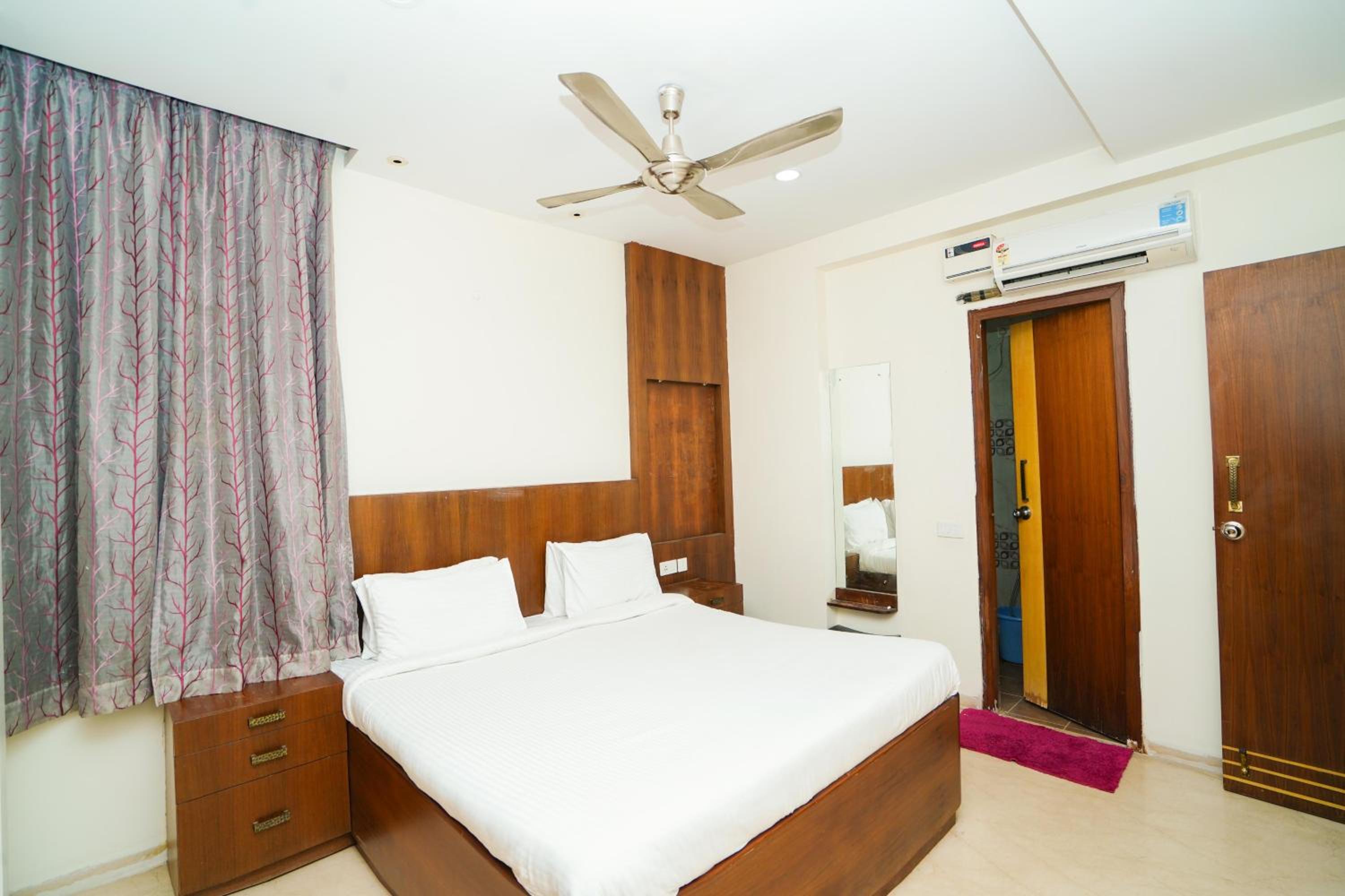 Golden Villa - Duplex House With Private Theater - Near To Alipiri And Bhudevi TTD Ticket Counter And Kapilateertham view 3