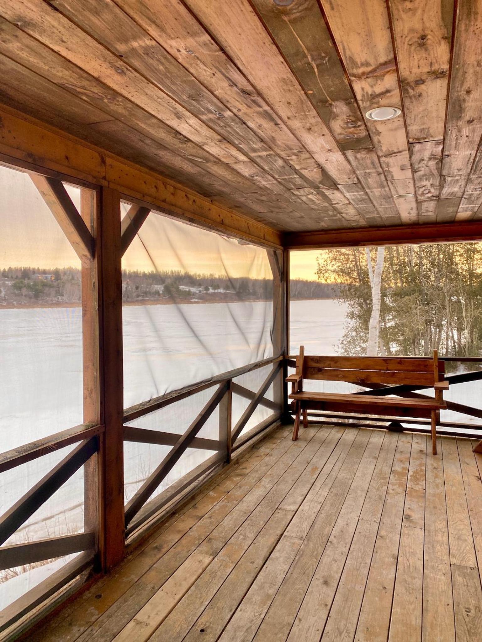 Knotty Pines 4 Bedroom with Waterfront Views