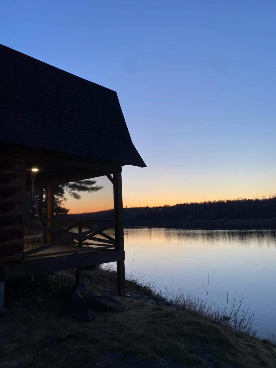 Knotty Pines 4 Bedroom with Waterfront Views