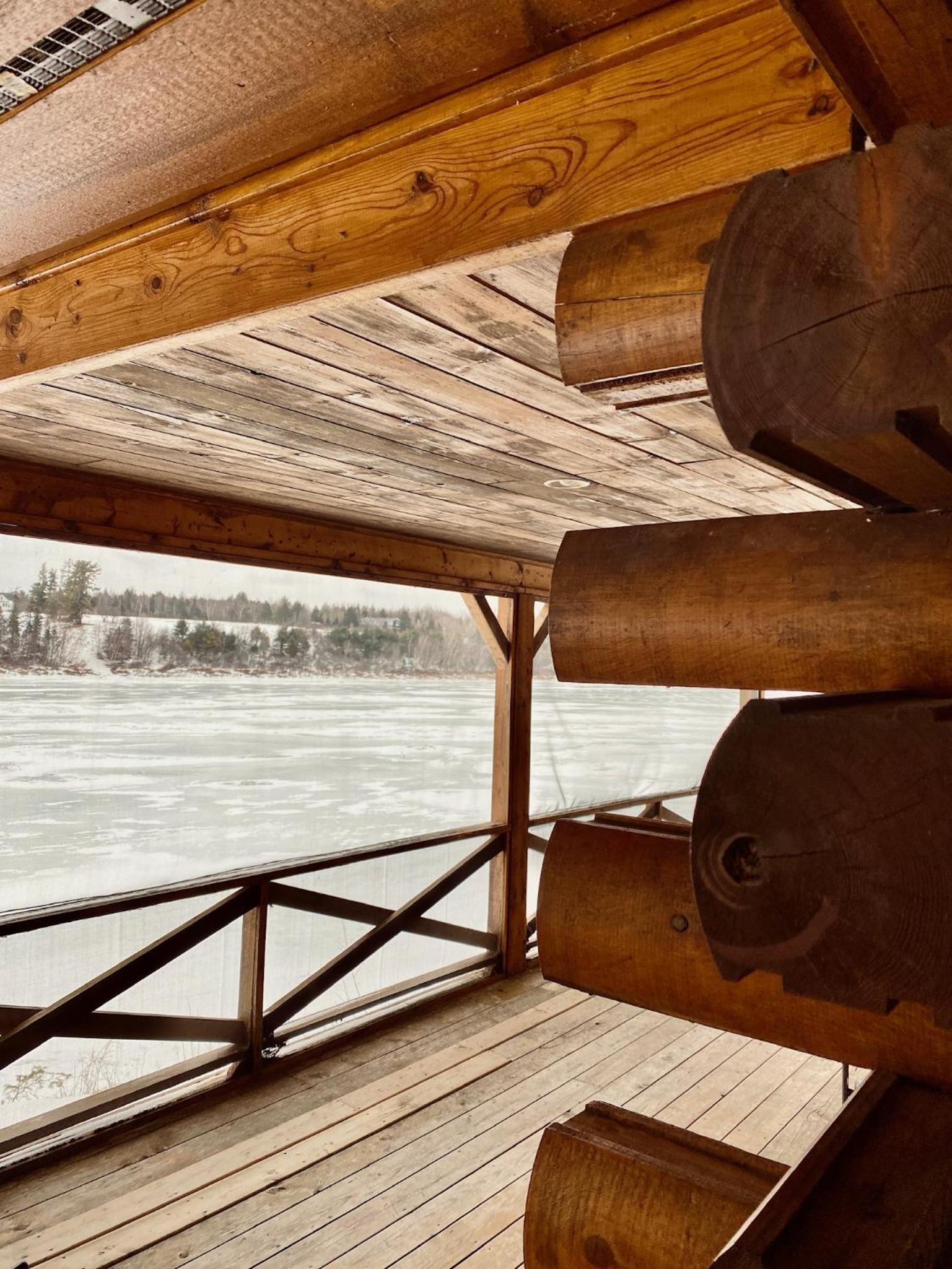 Knotty Pines 4 Bedroom with Waterfront Views