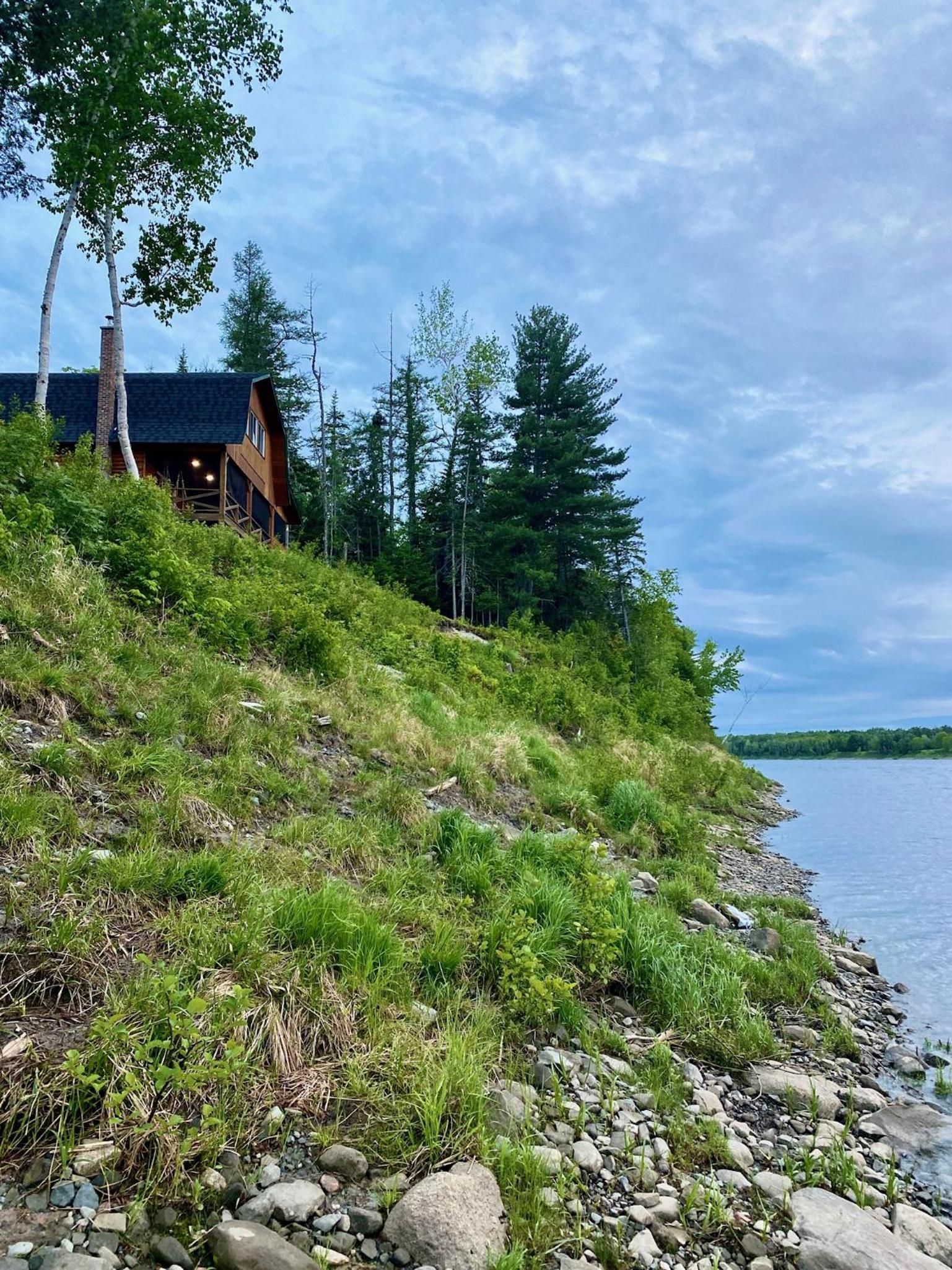 Knotty Pines 4 Bedroom with Waterfront Views