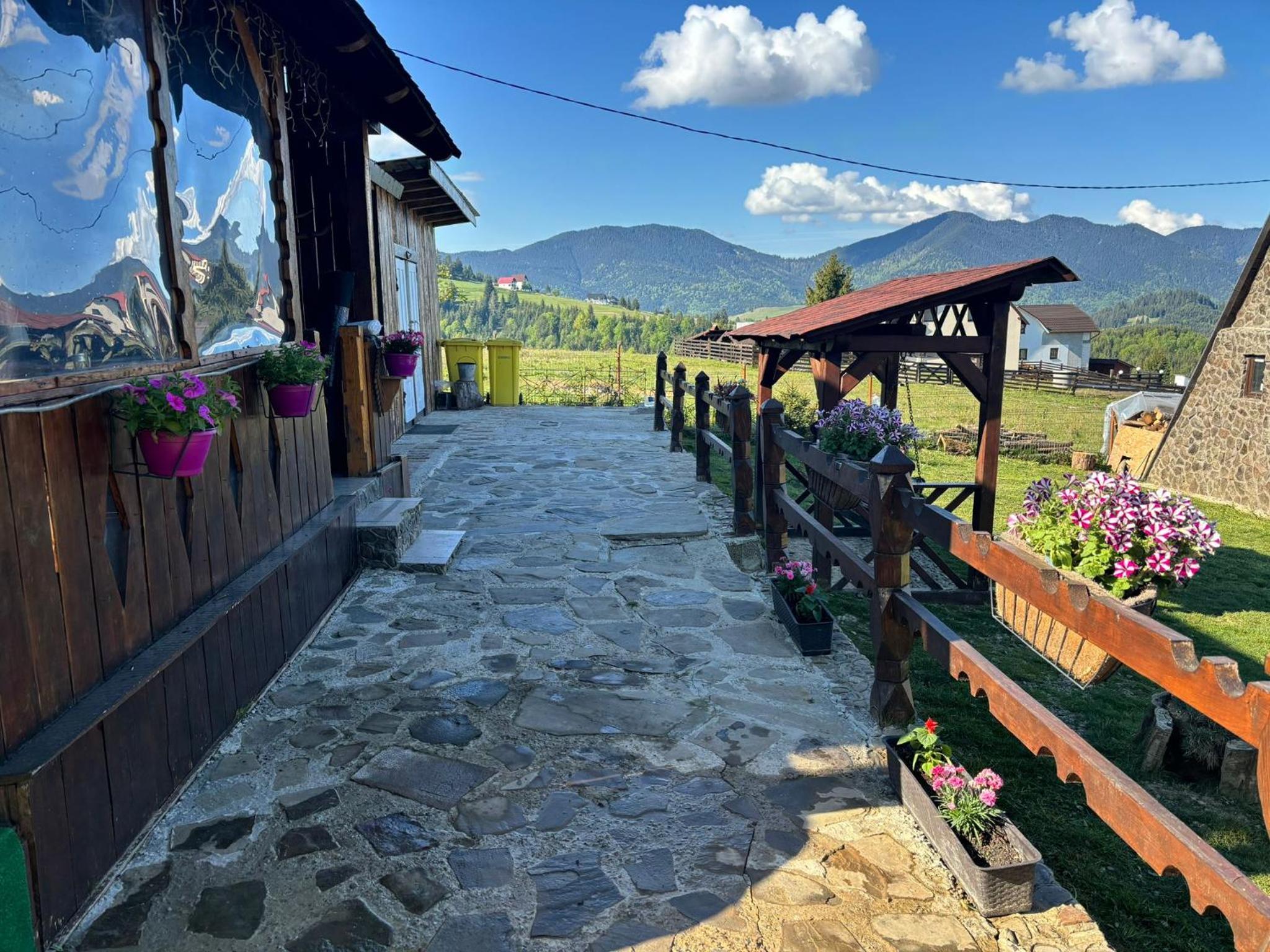 Casa de vacanță Hera - Pasul Tihuța - Un colțișor de rai view 3