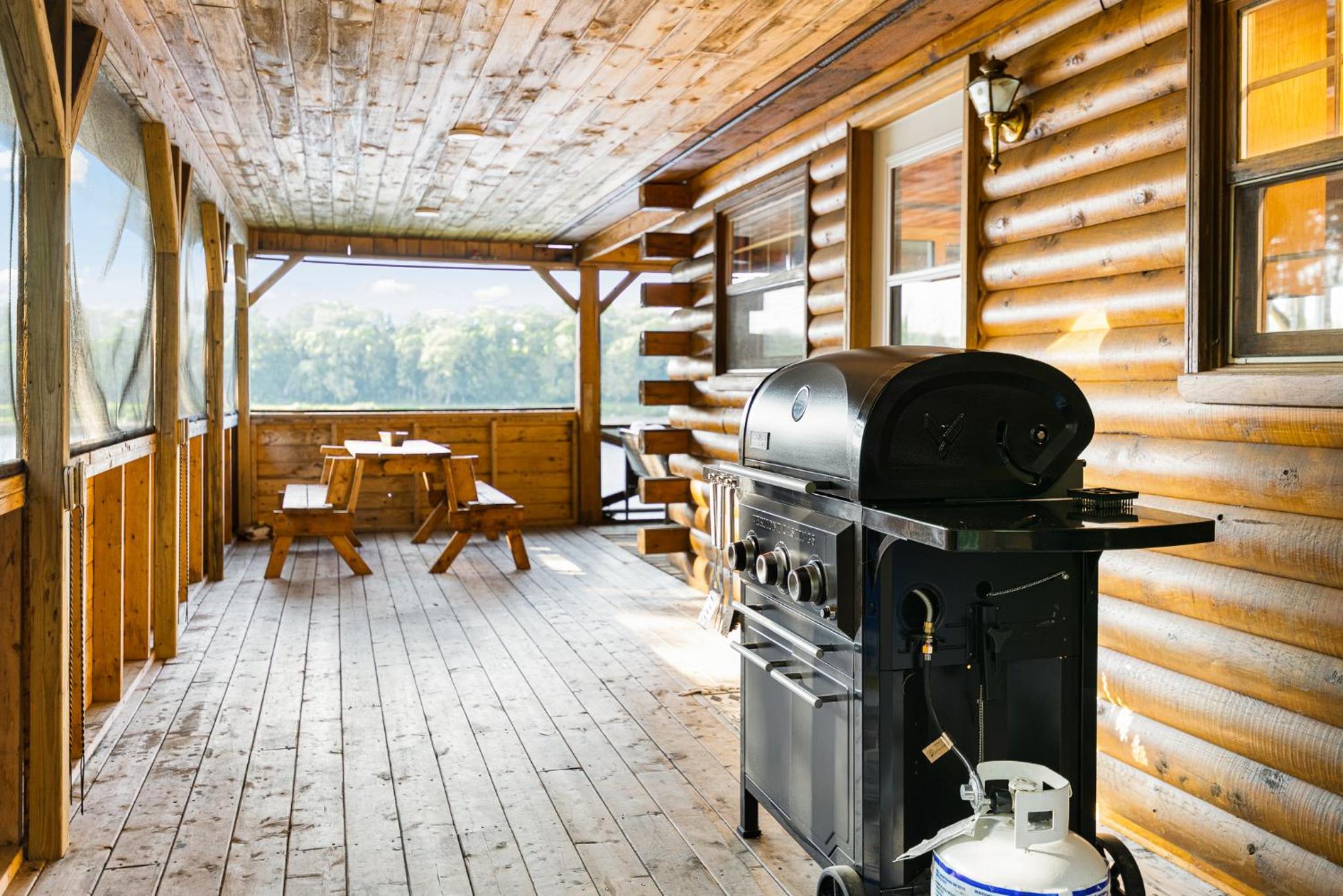 Knotty Pines 4 Bedroom with Waterfront Views