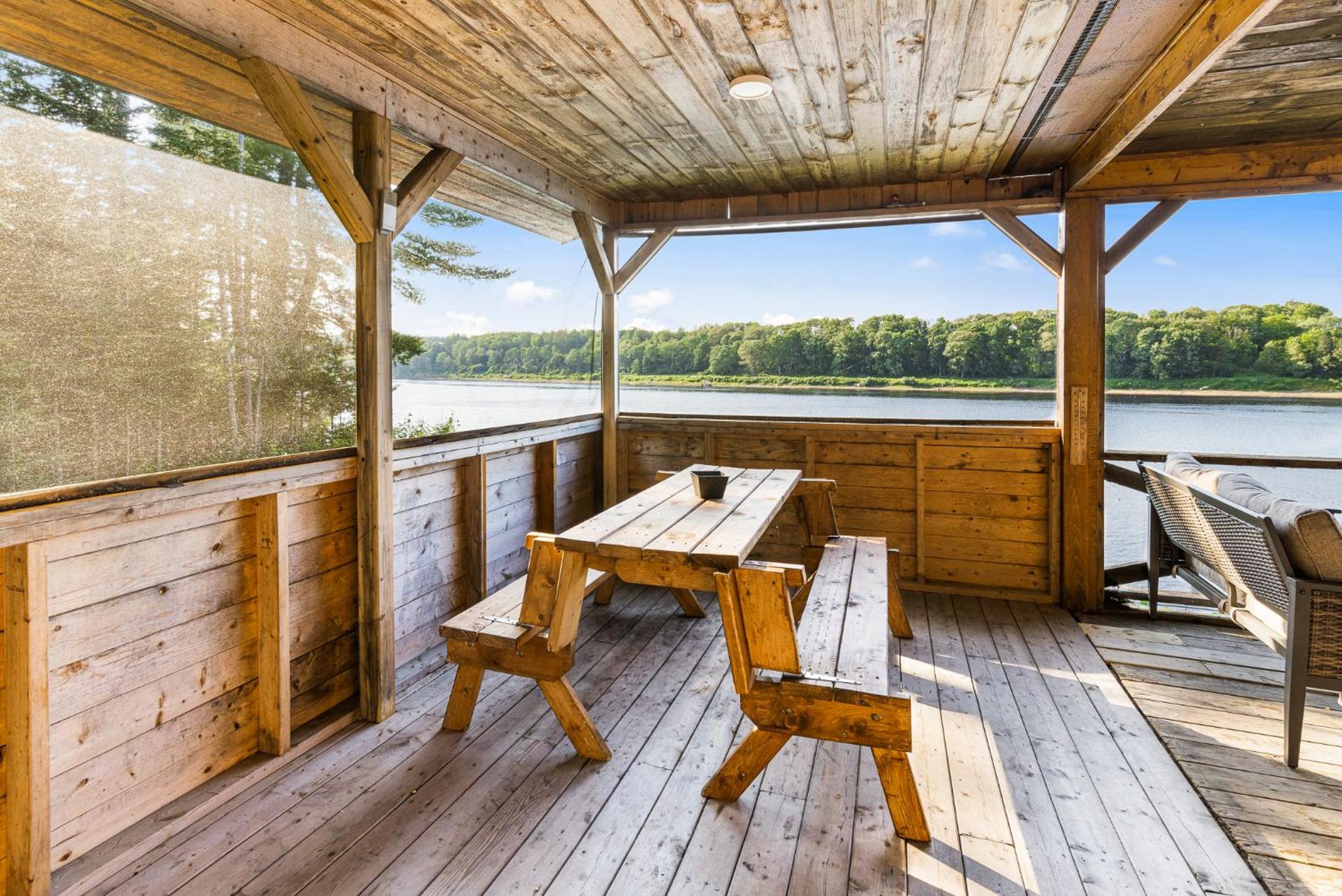 Knotty Pines 4 Bedroom with Waterfront Views
