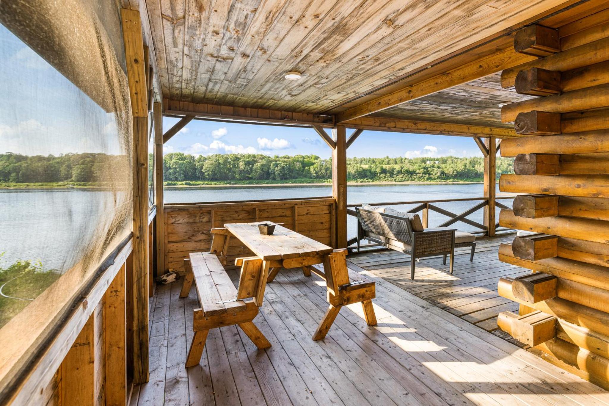 Knotty Pines 4 Bedroom with Waterfront Views