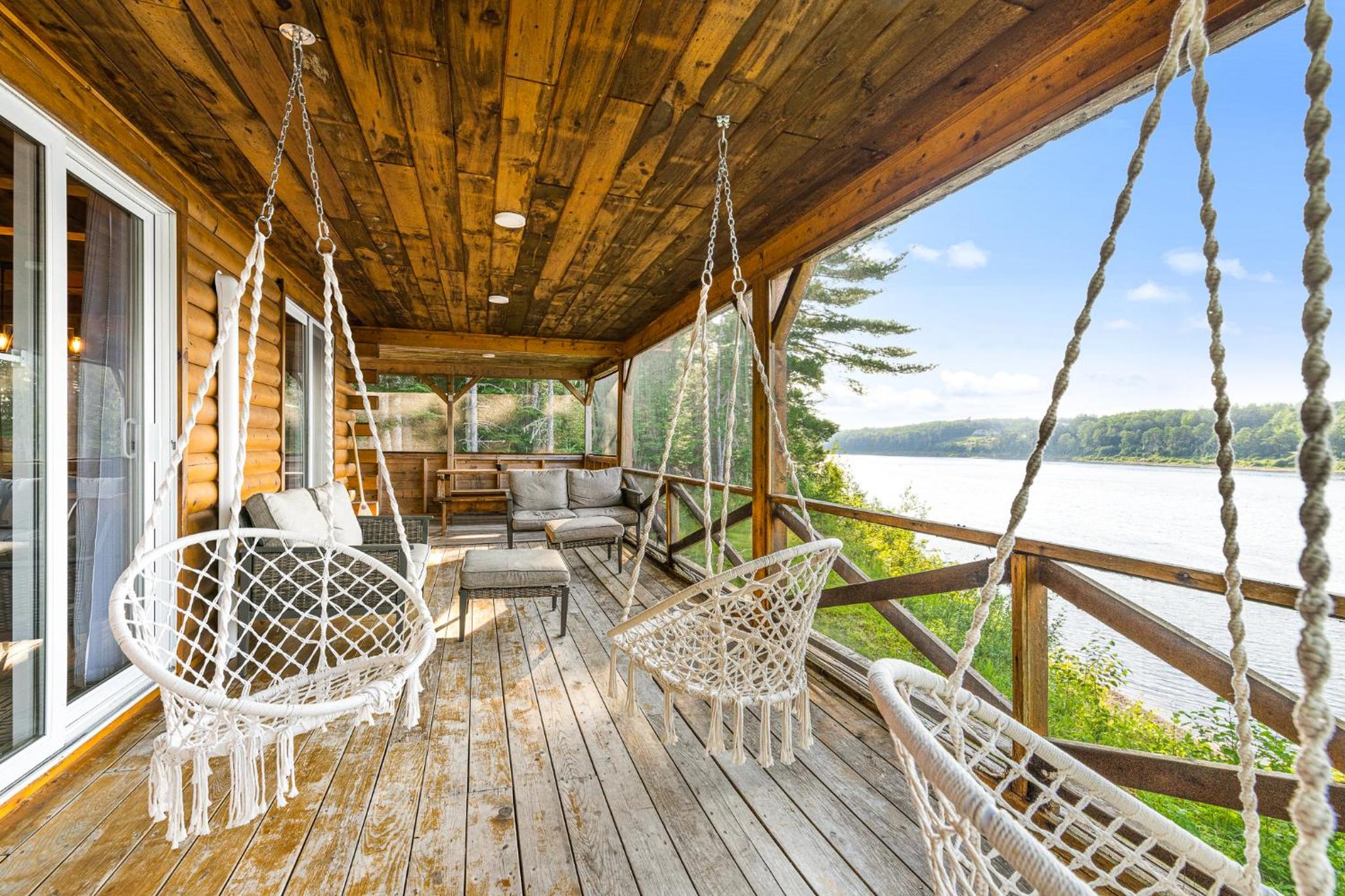Knotty Pines 4 Bedroom with Waterfront Views