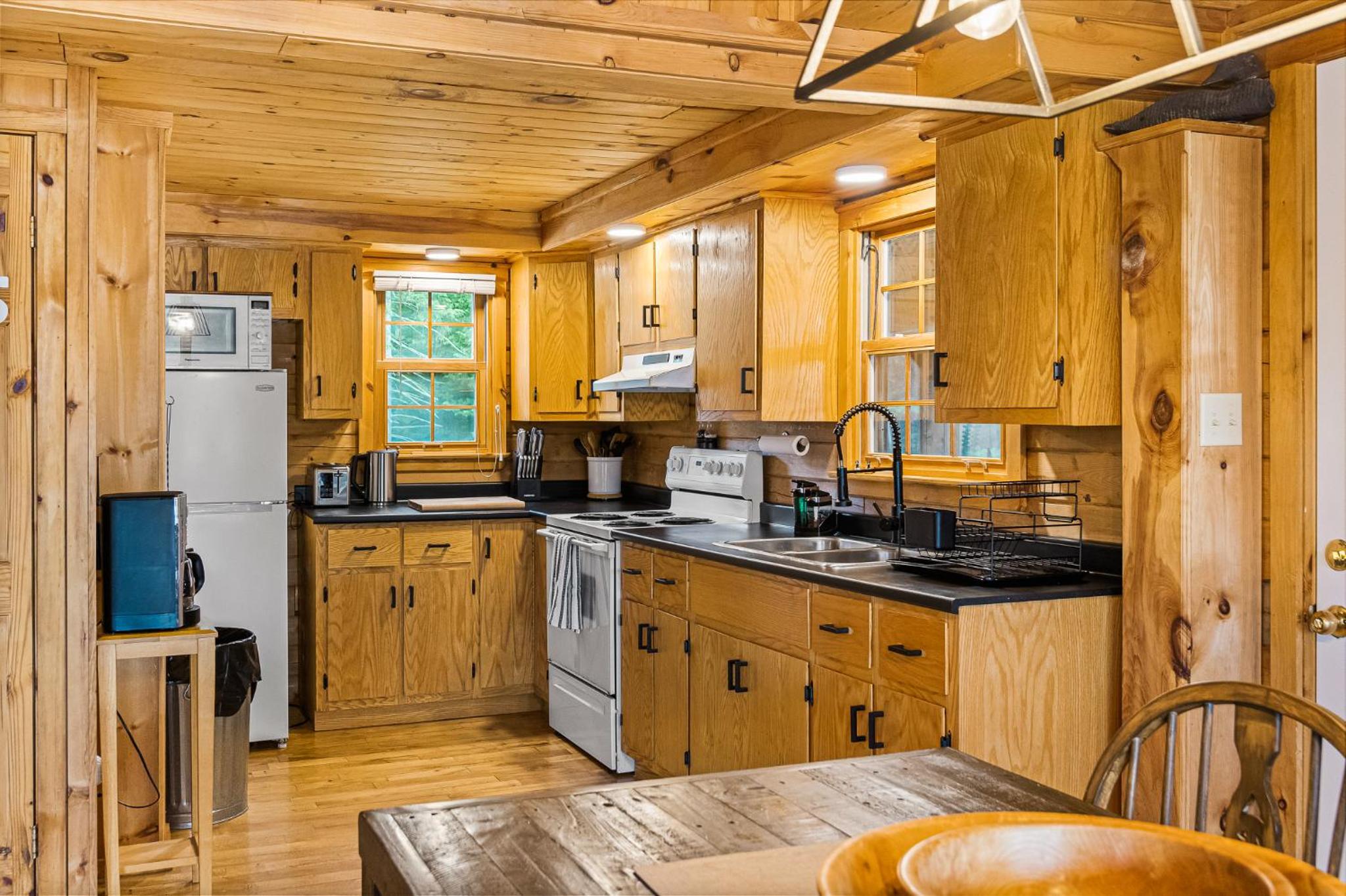 Knotty Pines 4 Bedroom with Waterfront Views