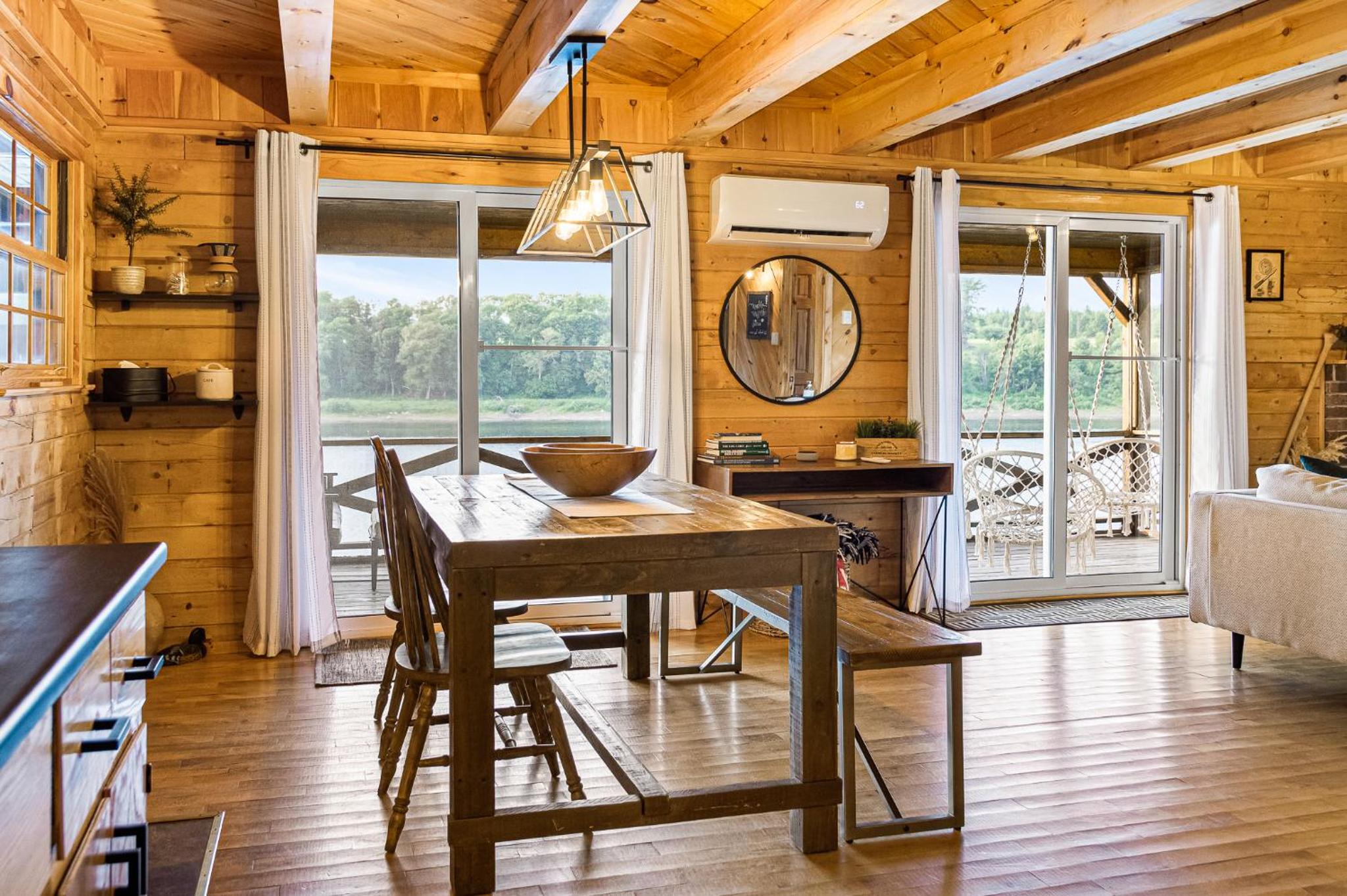 Knotty Pines 4 Bedroom with Waterfront Views