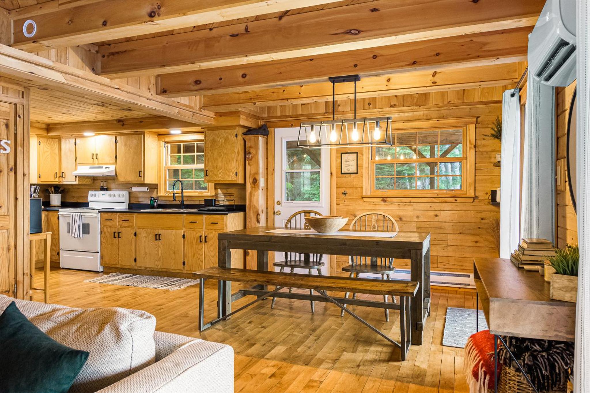 Knotty Pines 4 Bedroom with Waterfront Views