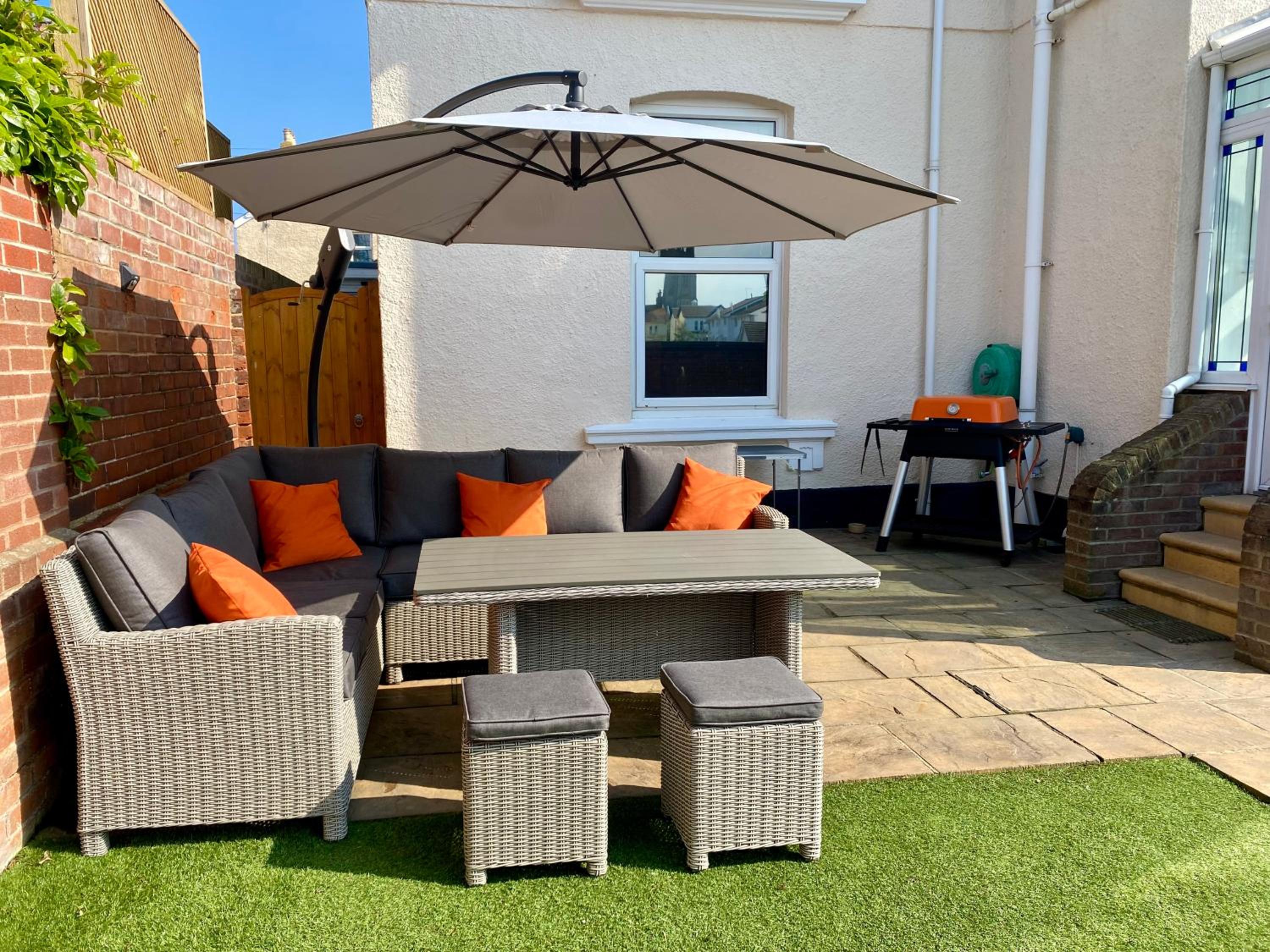 Dog friendly home close to the beach and the town