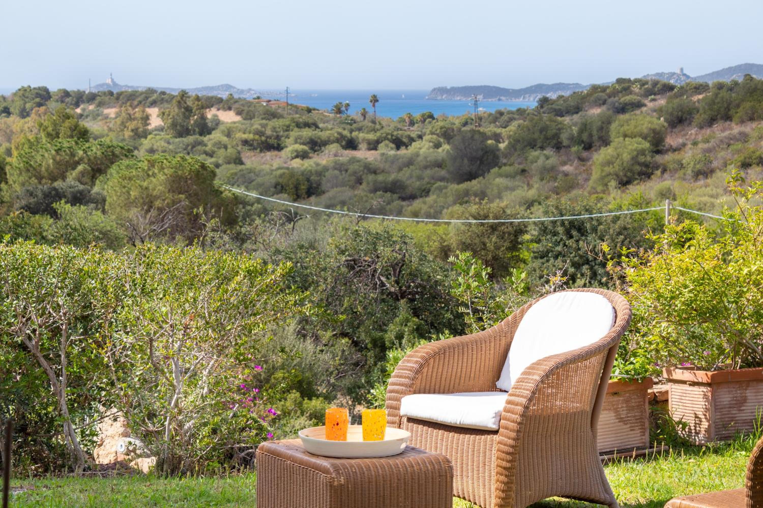 Villa Maffi - spaziosa, vista mare e parcheggio view 5