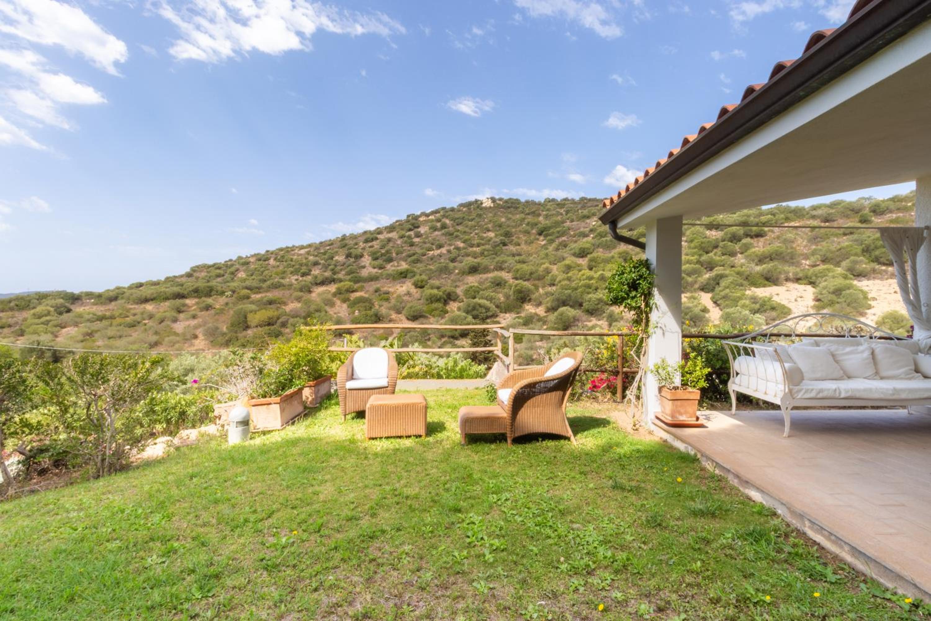 Villa Maffi - spaziosa, vista mare e parcheggio view 4