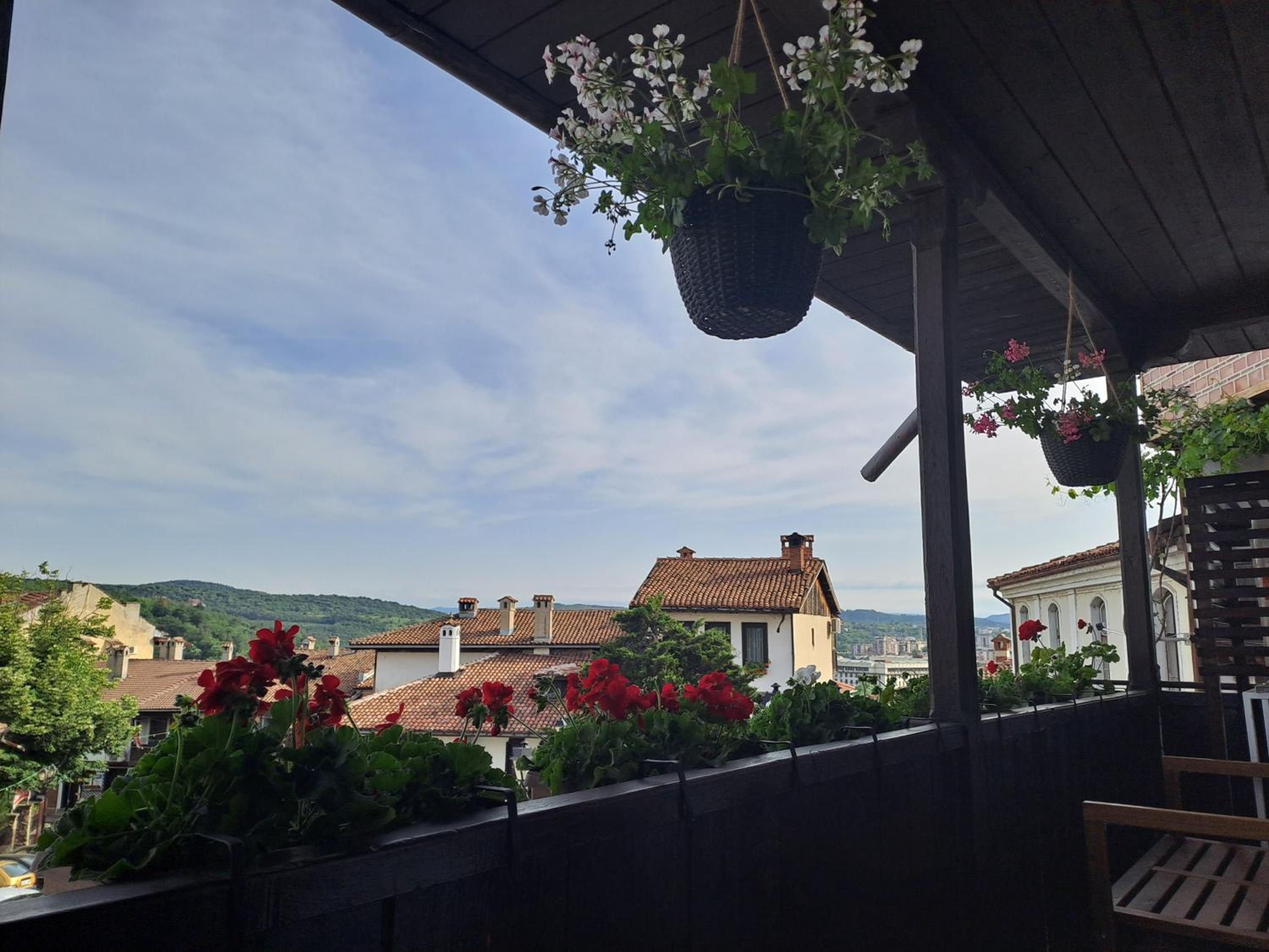 LAZARA Guest House