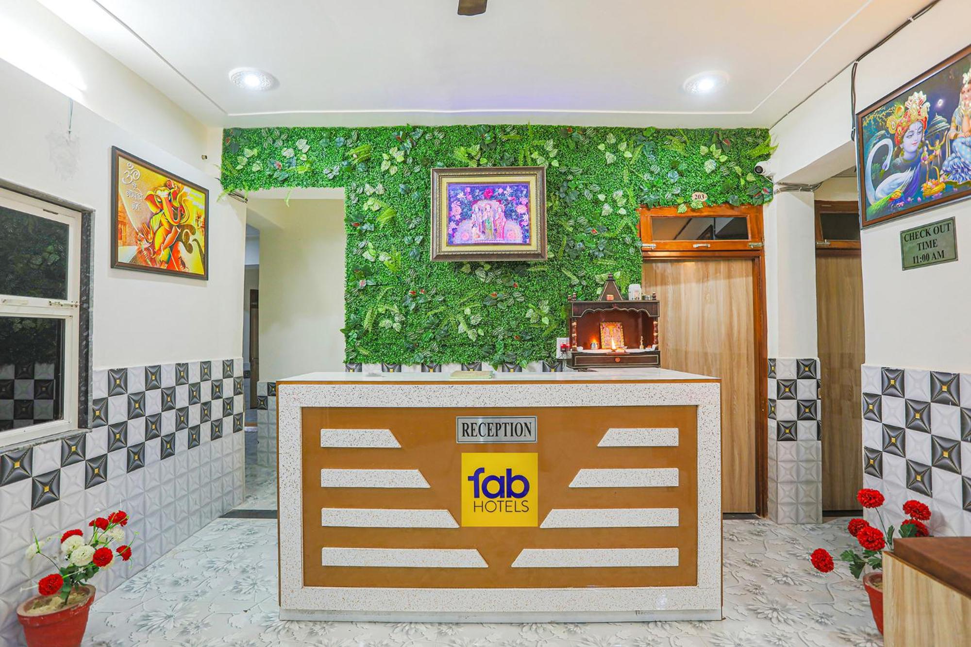 Lobby & Reception