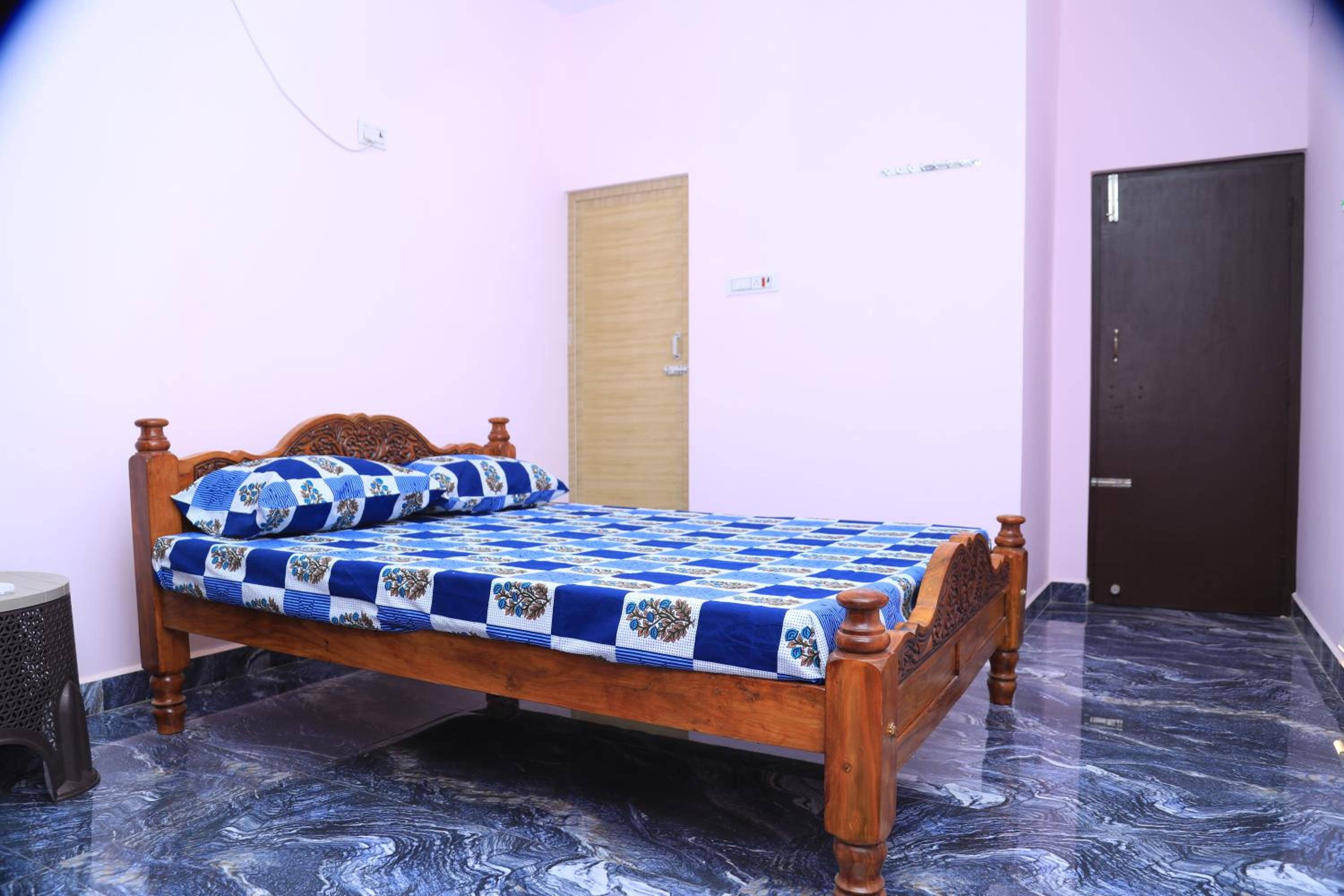 UNGA VEEDU PAY AND STAY
