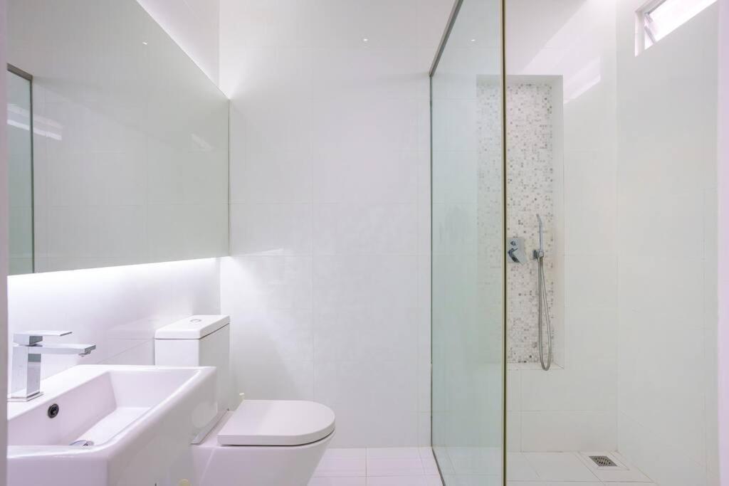 Georgetown Minimalist Elegance 4BR 8Pax