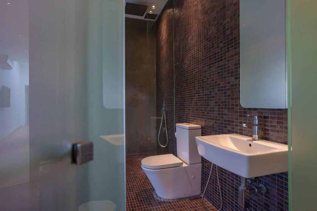 Georgetown Minimalist Elegance 4BR 8Pax