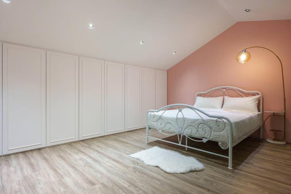 Georgetown Minimalist Elegance 4BR 8Pax
