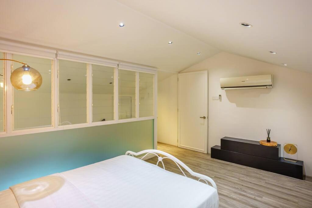 Georgetown Minimalist Elegance 4BR 8Pax