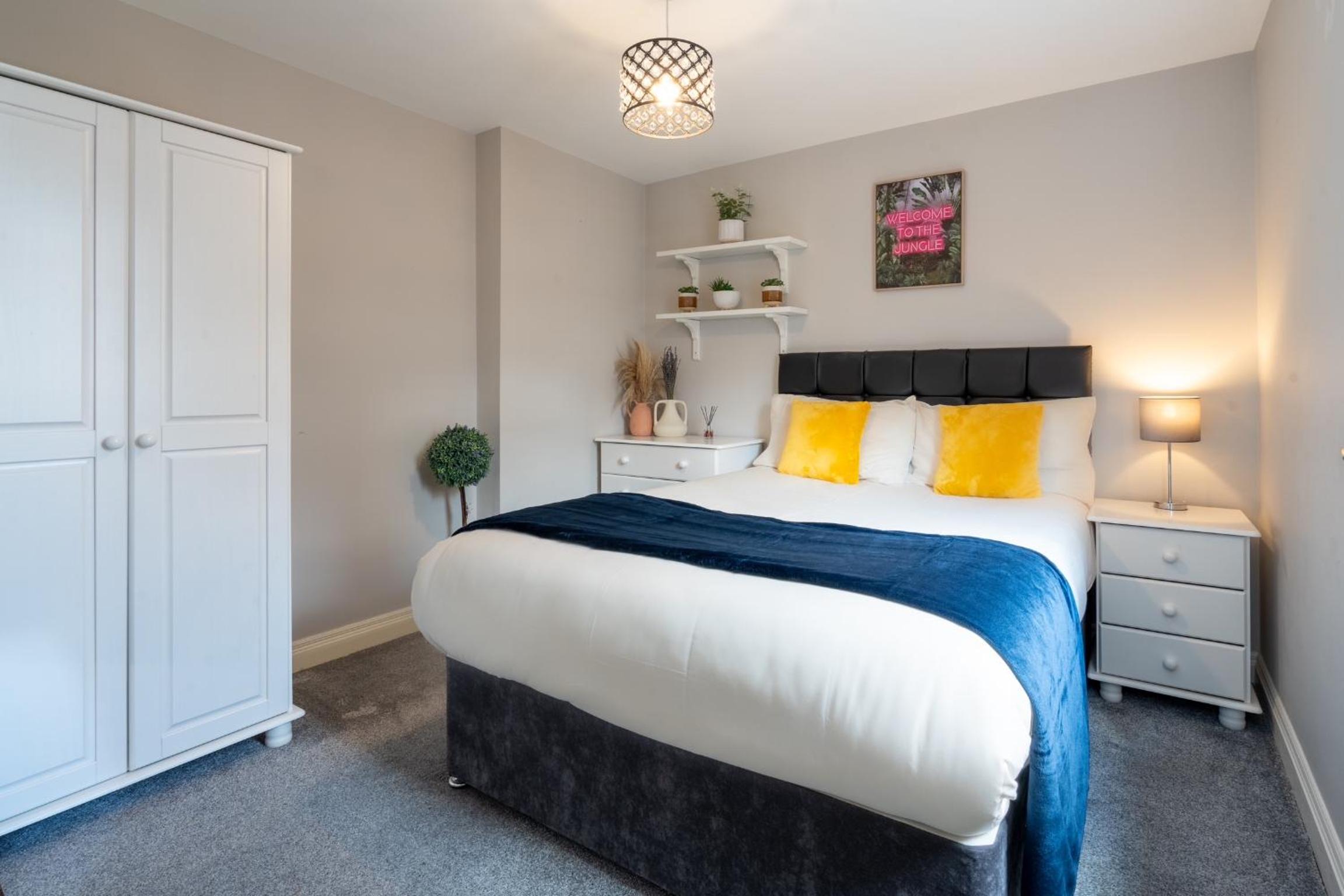 The Botanic Way - City Centre Duplex with Free Parking and City Views view 4